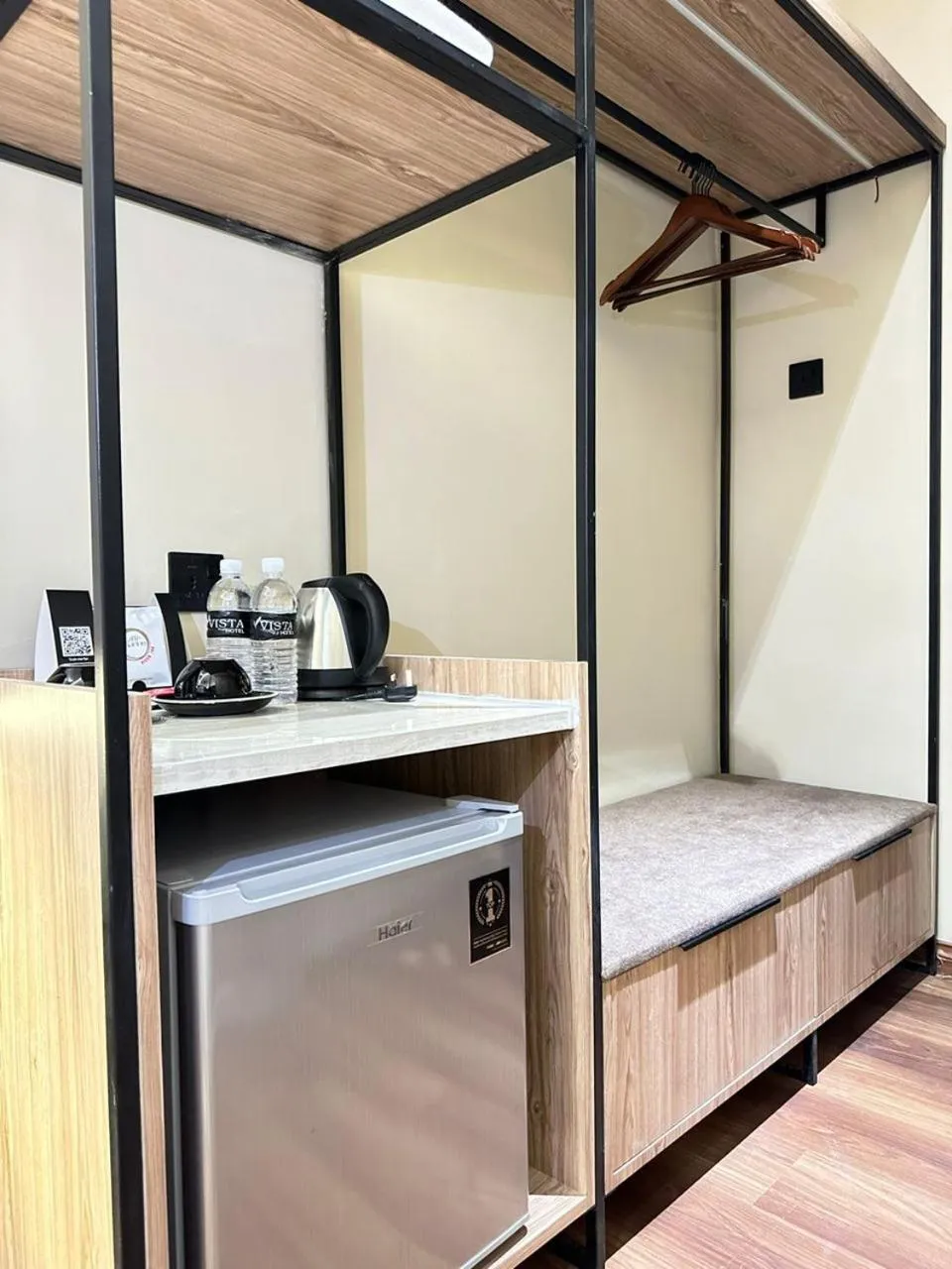 wardrobe, Bed in I-VISTA HOTEL