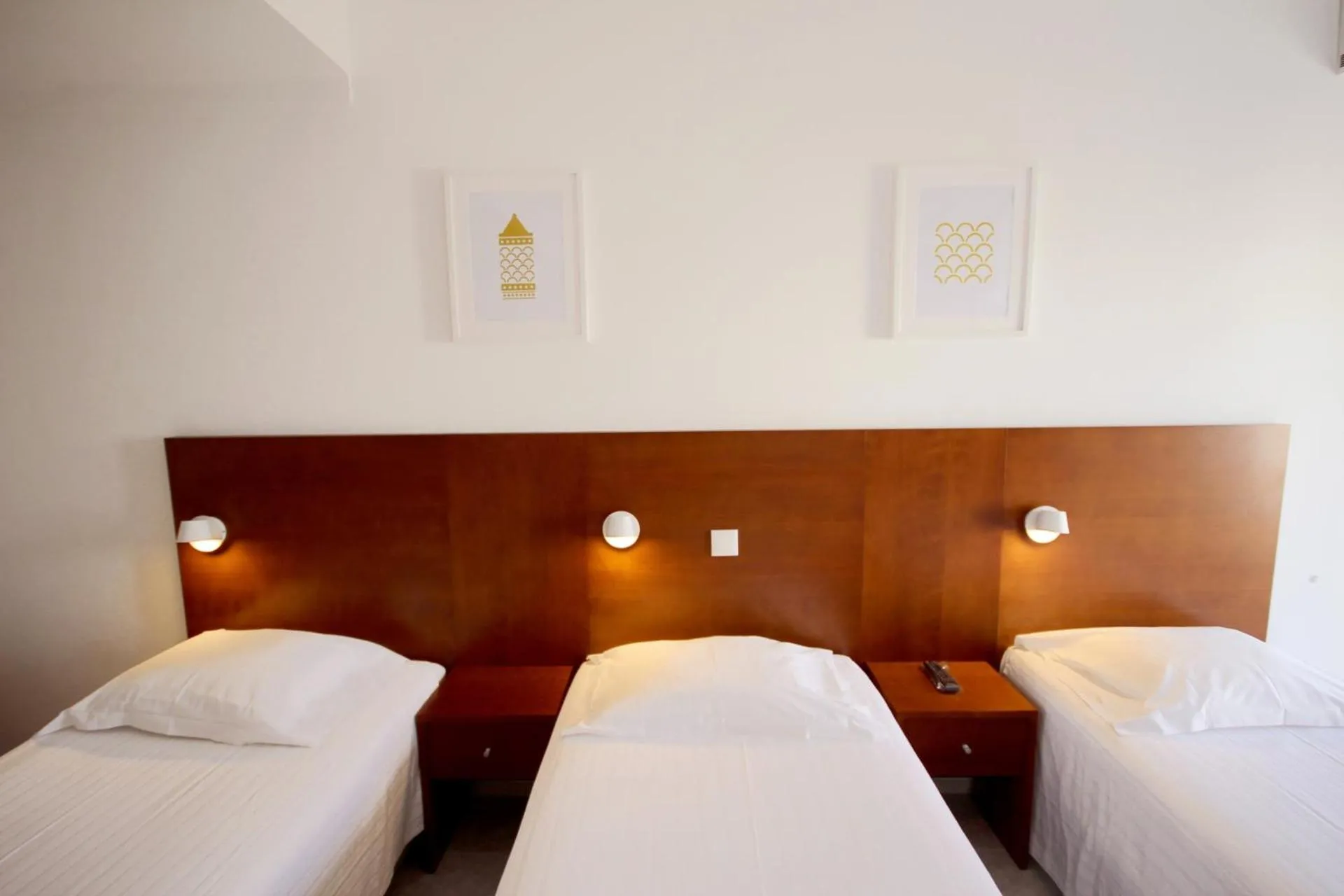 Triple Room with Balcony in Hospedaria Buganvilia Alvor
