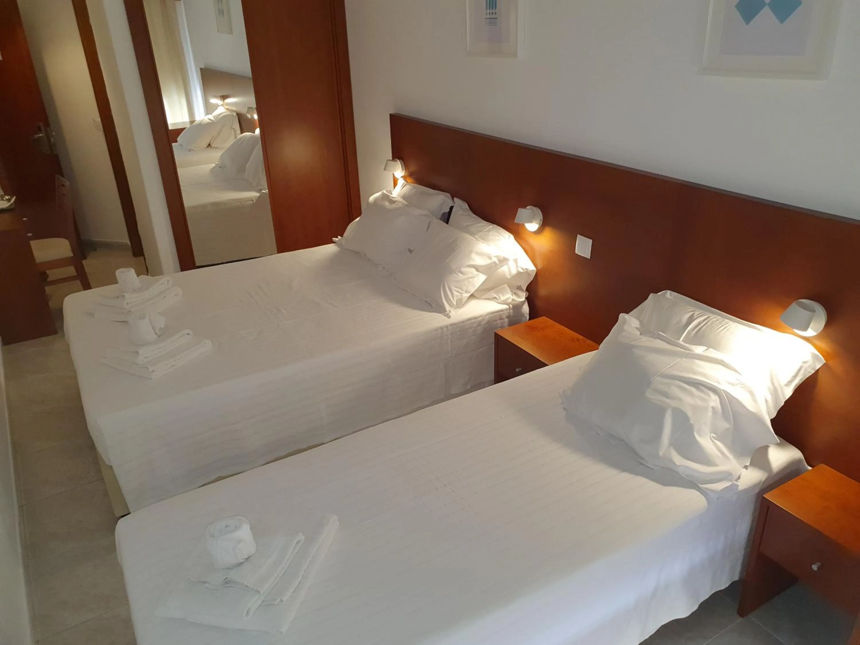 Comfort Triple Room in Hospedaria Buganvilia Alvor