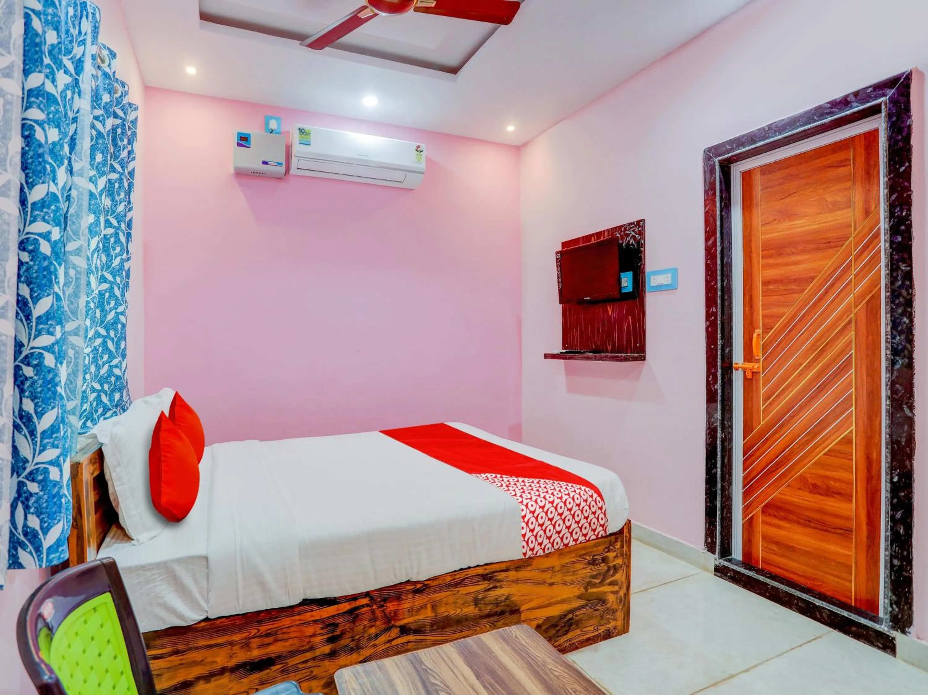 Bedroom, Bed in Hotel O Kalinga Inn