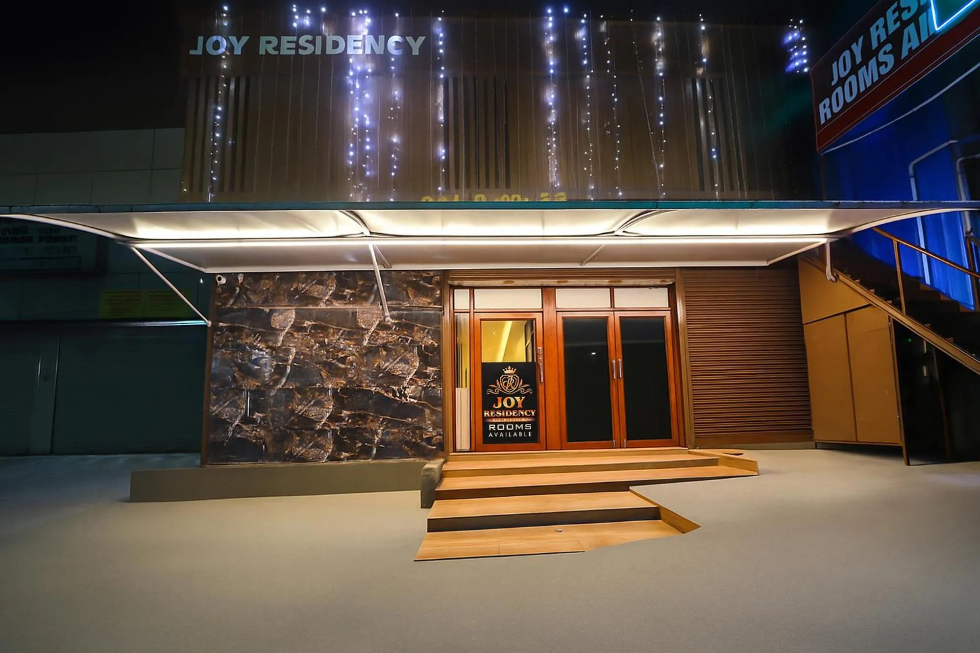 Facade/entrance in FabHotel Joy Residency
