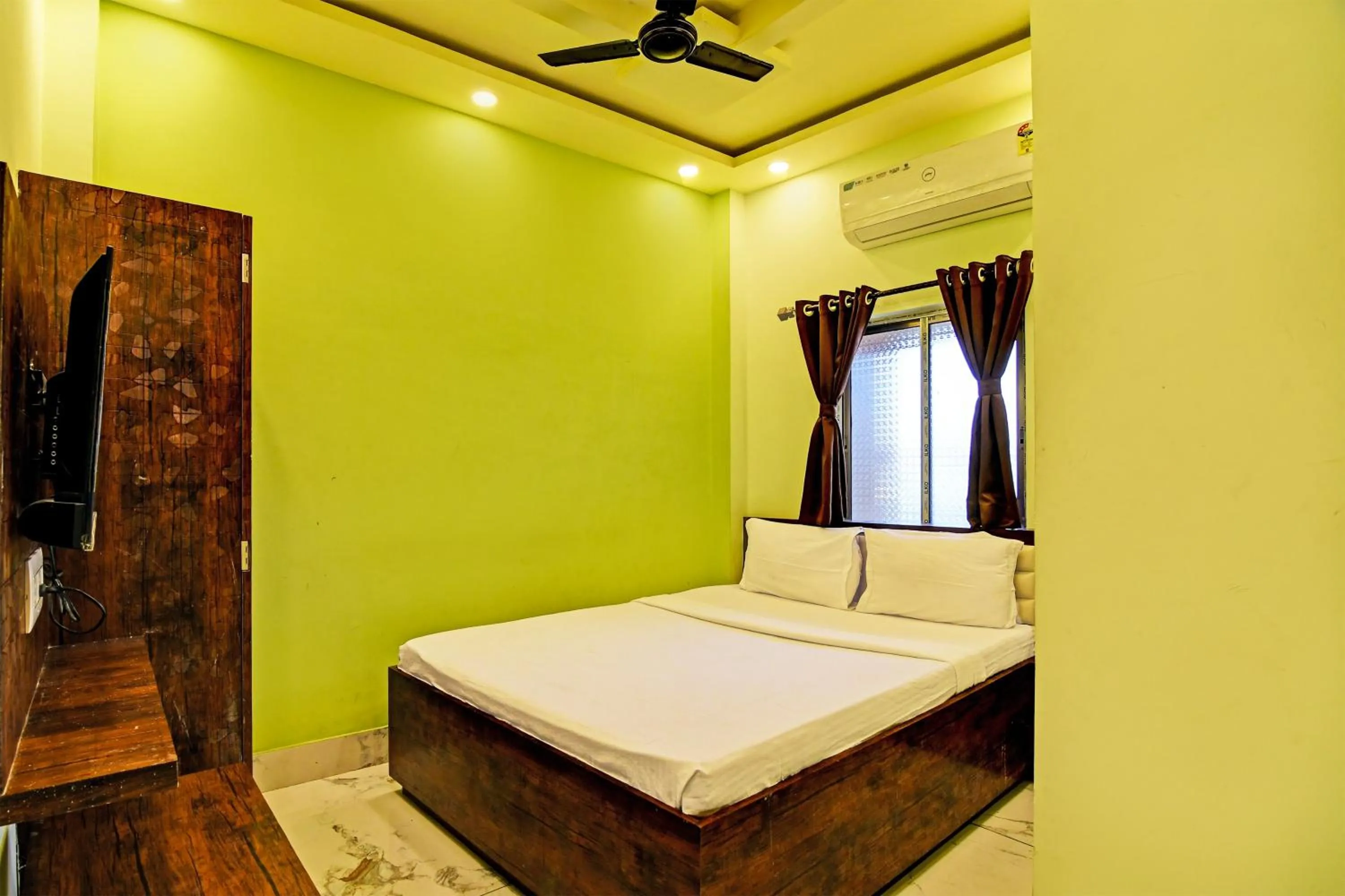 Bedroom, Bed in Super Hotel O The Orchid Residency