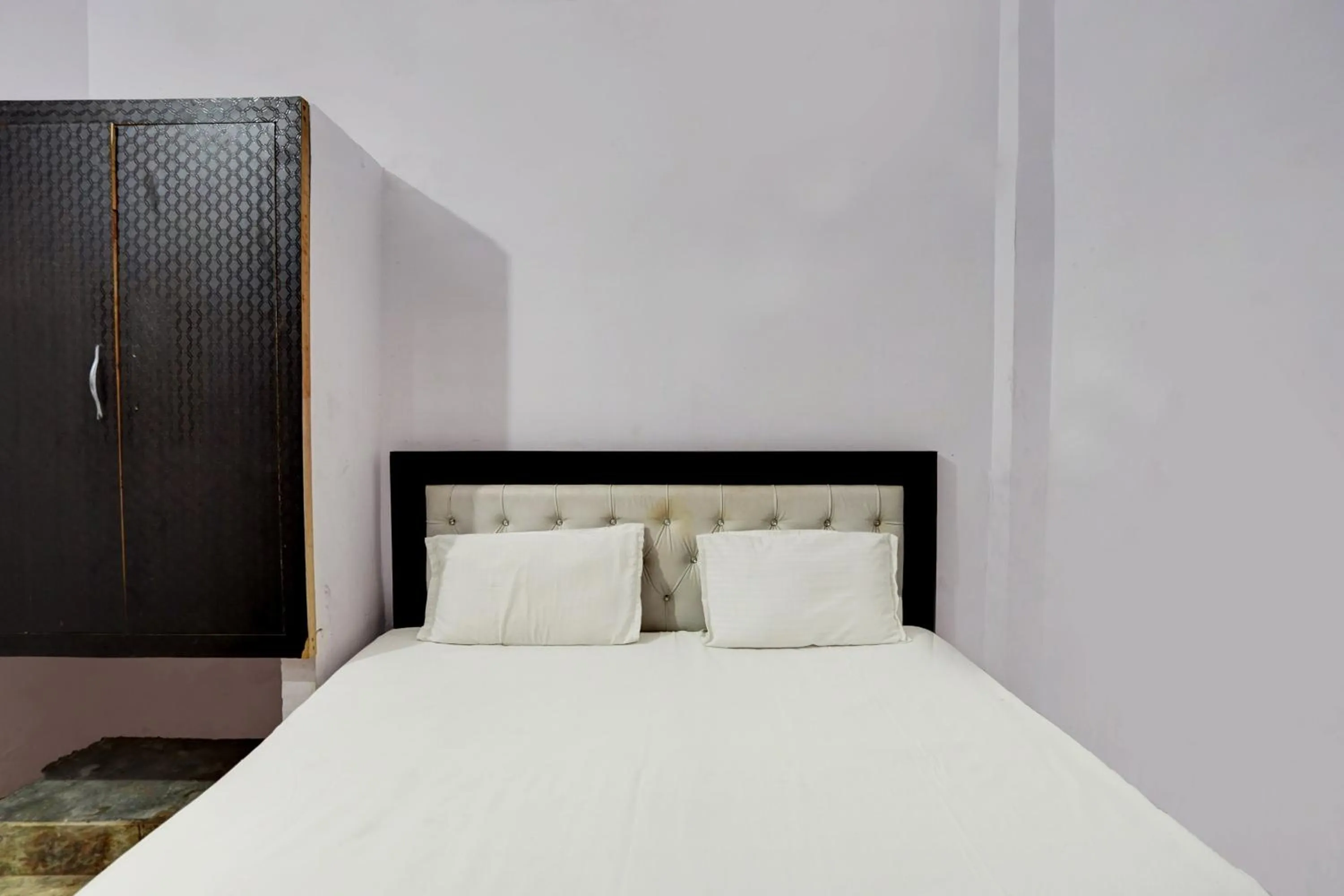 Bedroom in Hotel O The Honirav Hotel