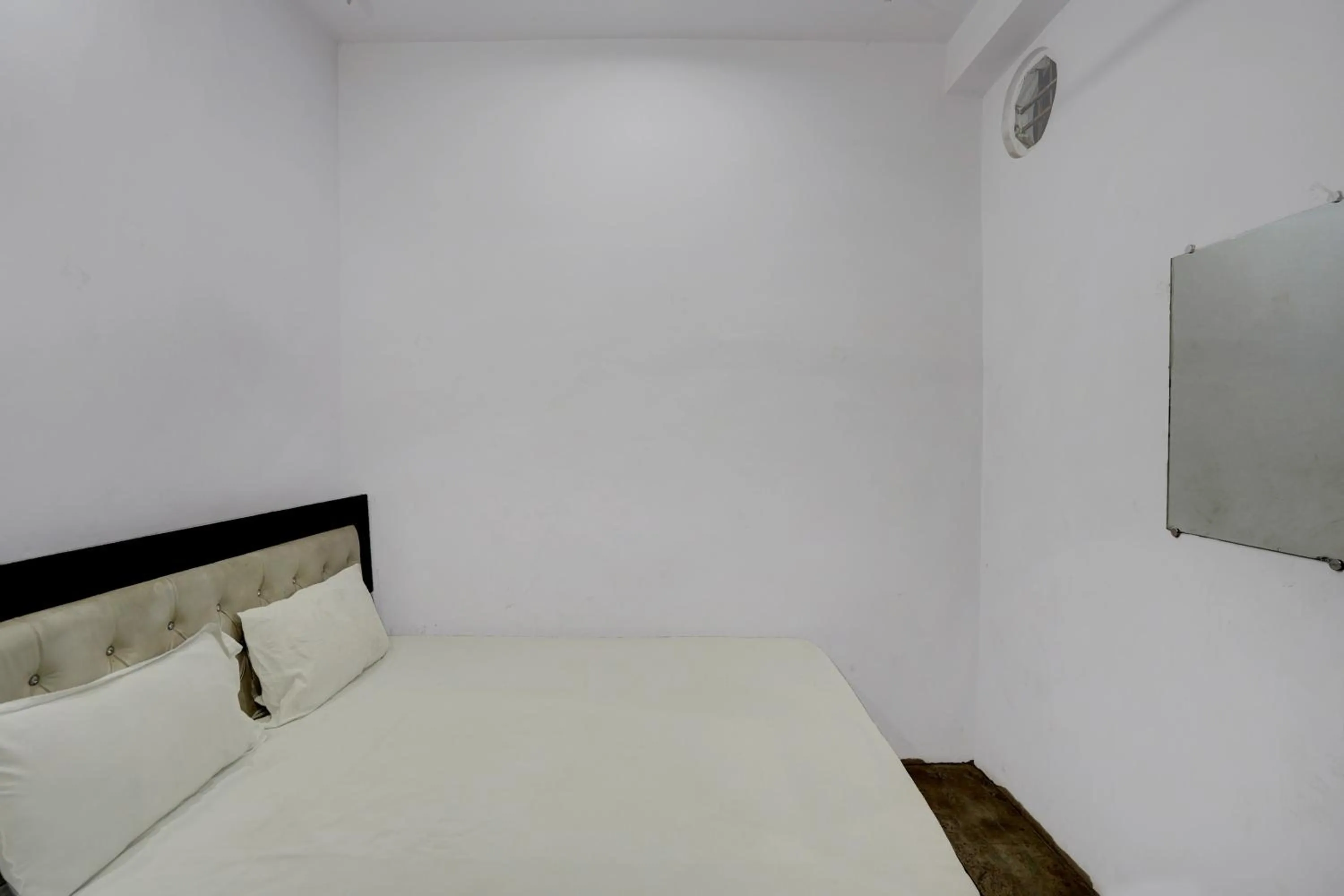 Bedroom in Hotel O The Honirav Hotel