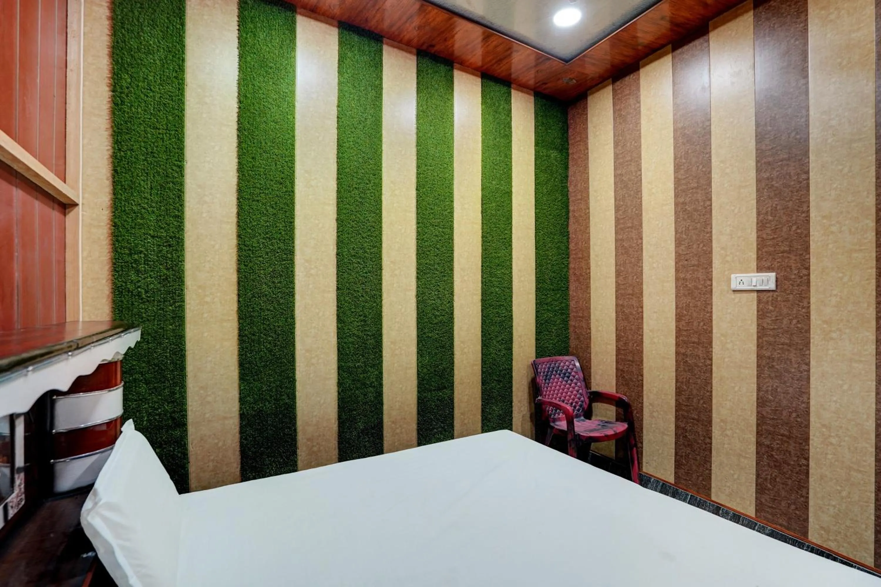 Bedroom in Hotel O The Honirav Hotel