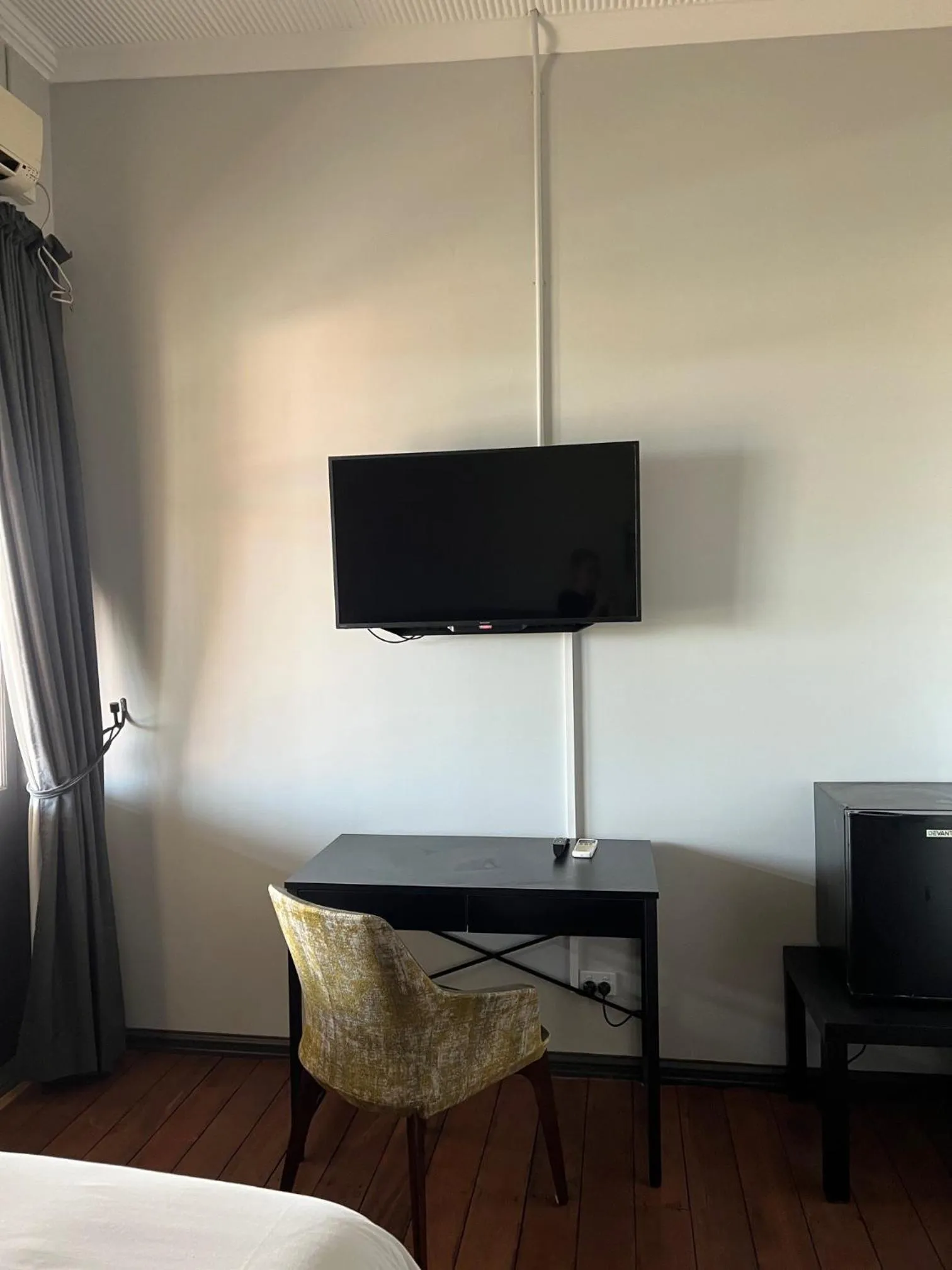 Bed in The Federal Hotel