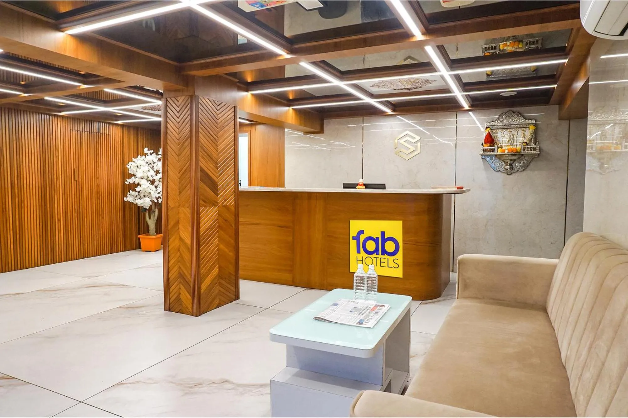 Lobby or reception in FabHotel Prime Shourya Residency - Nr Maharshi Karve Museum