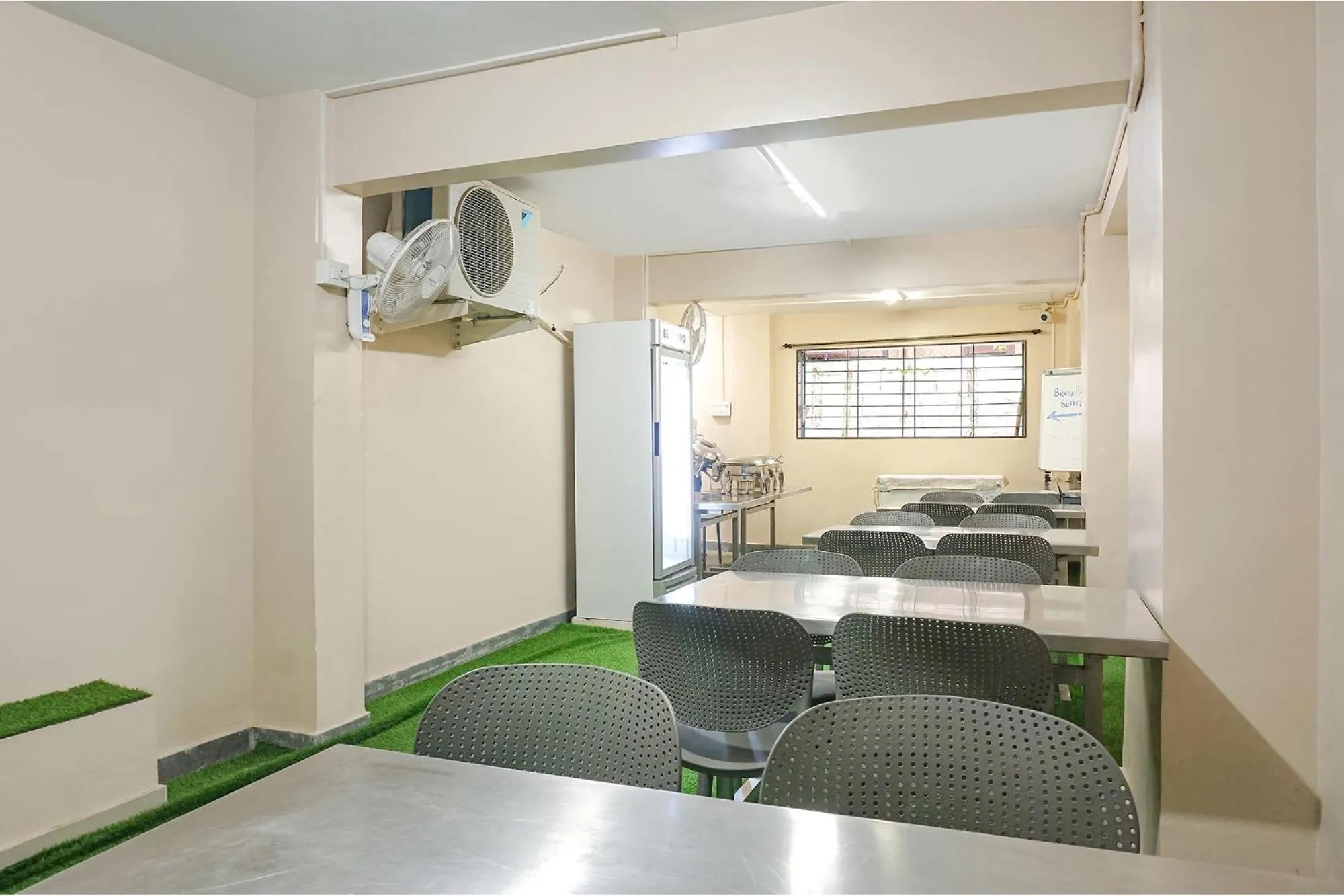 Restaurant/places to eat in FabHotel Prime Shourya Residency - Nr Maharshi Karve Museum