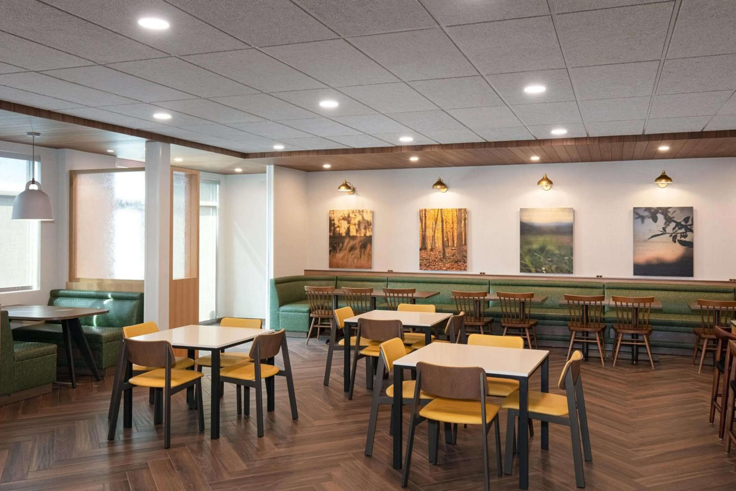 Breakfast in Fairfield by Marriott Inn & Suites Omaha at MH Landing