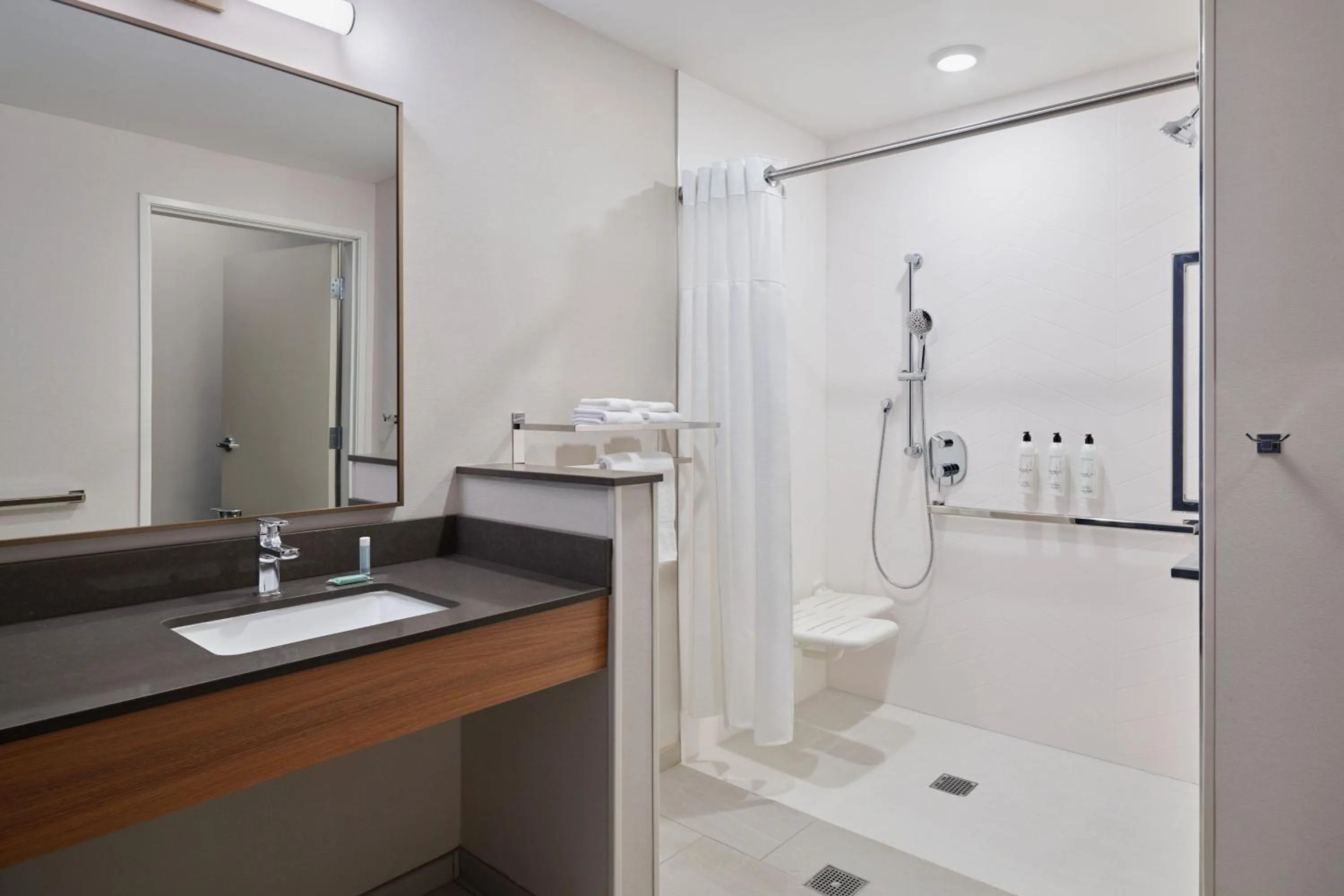 Bathroom in Fairfield Inn & Suites by Marriott Tempe