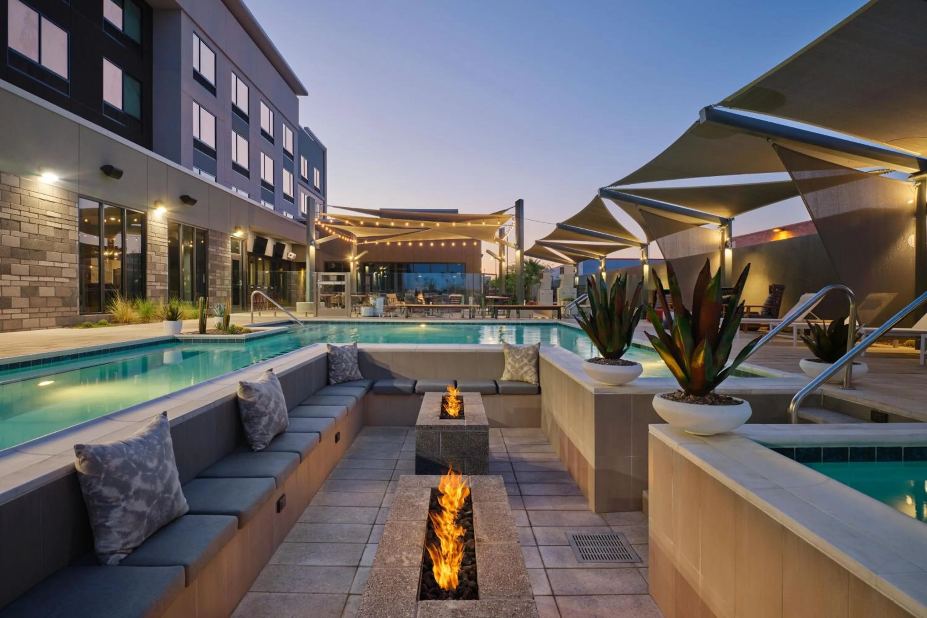 Swimming pool in TownePlace Suites by Marriott Tempe