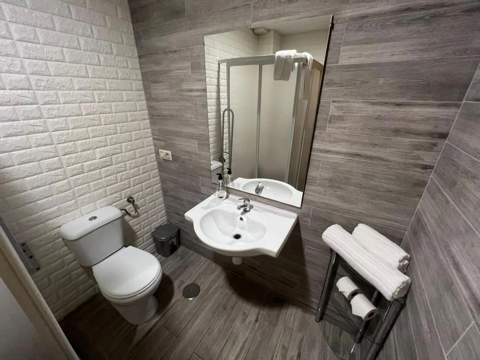 Bathroom in Hostal el Pasaje