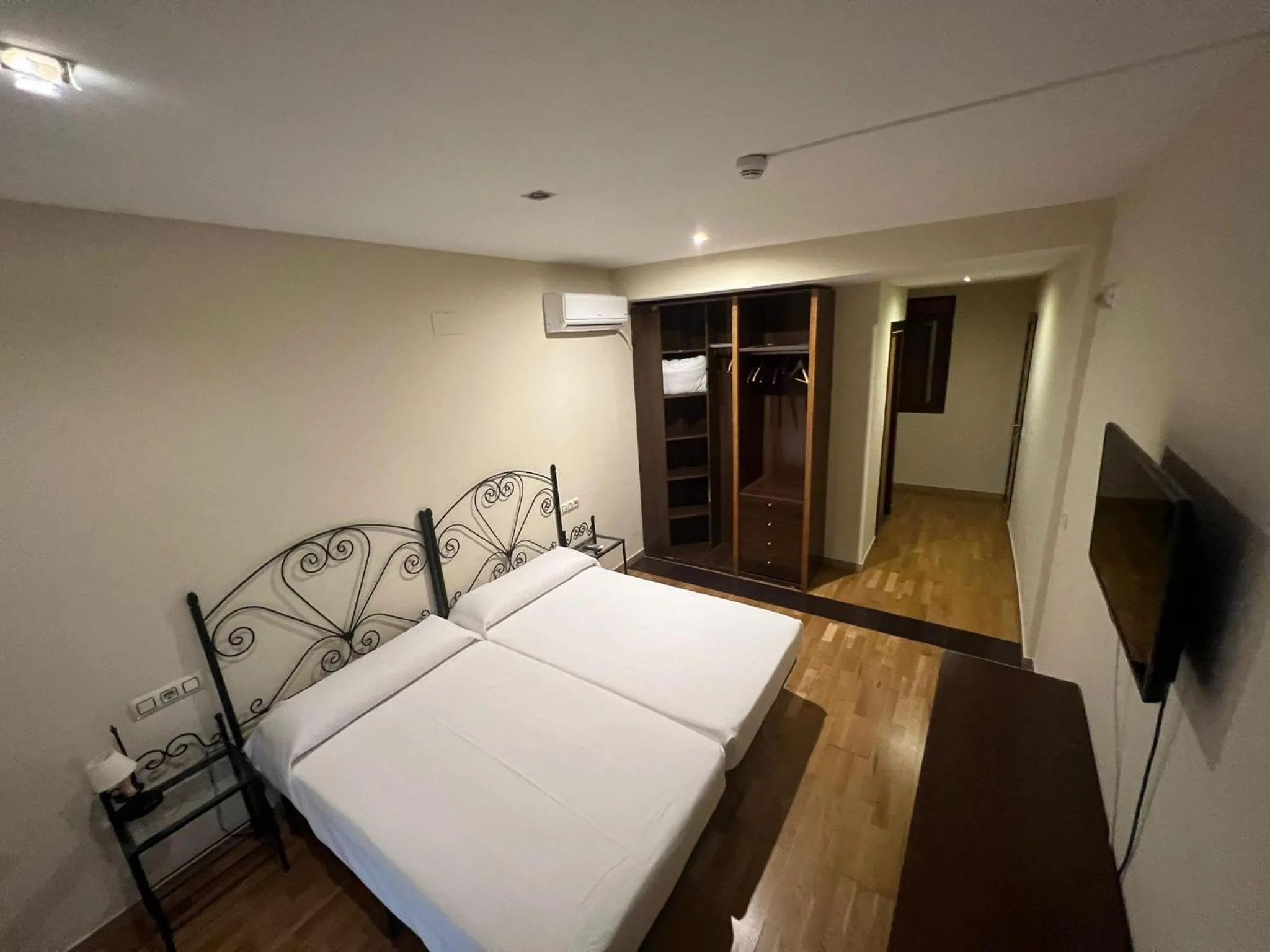 Photo of the whole room, Bed in Hostal el Pasaje