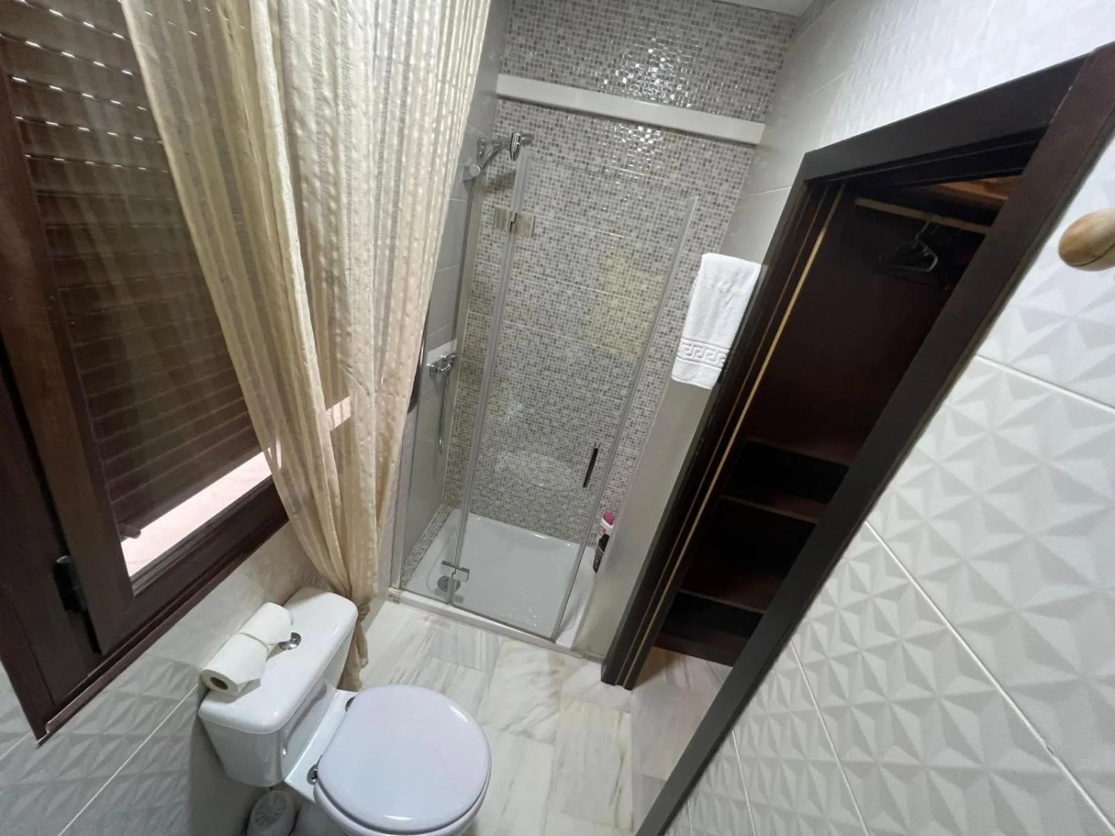 Bathroom in Hostal el Pasaje