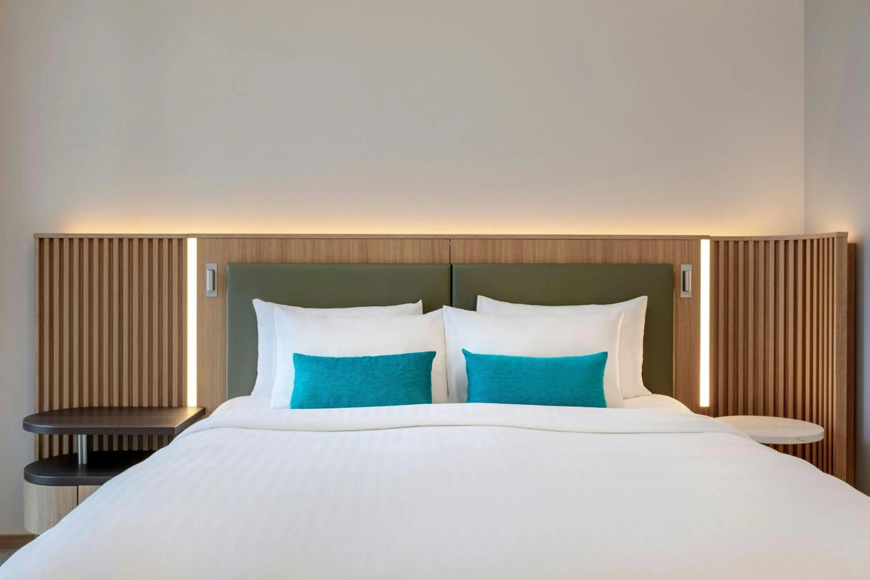 Photo of the whole room, Bed in Courtyard by Marriott Biel Bienne