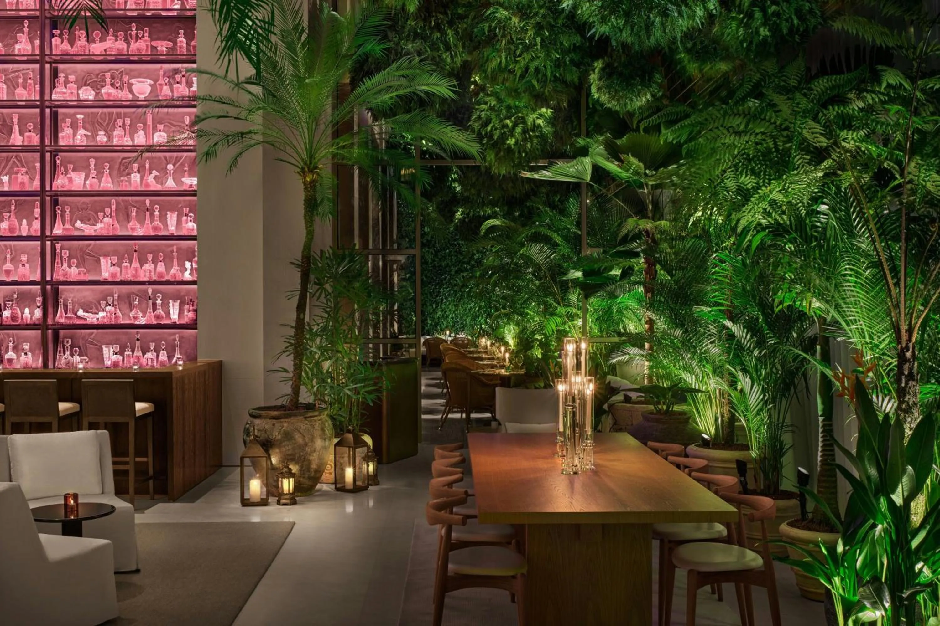 Lobby or reception in The Singapore EDITION