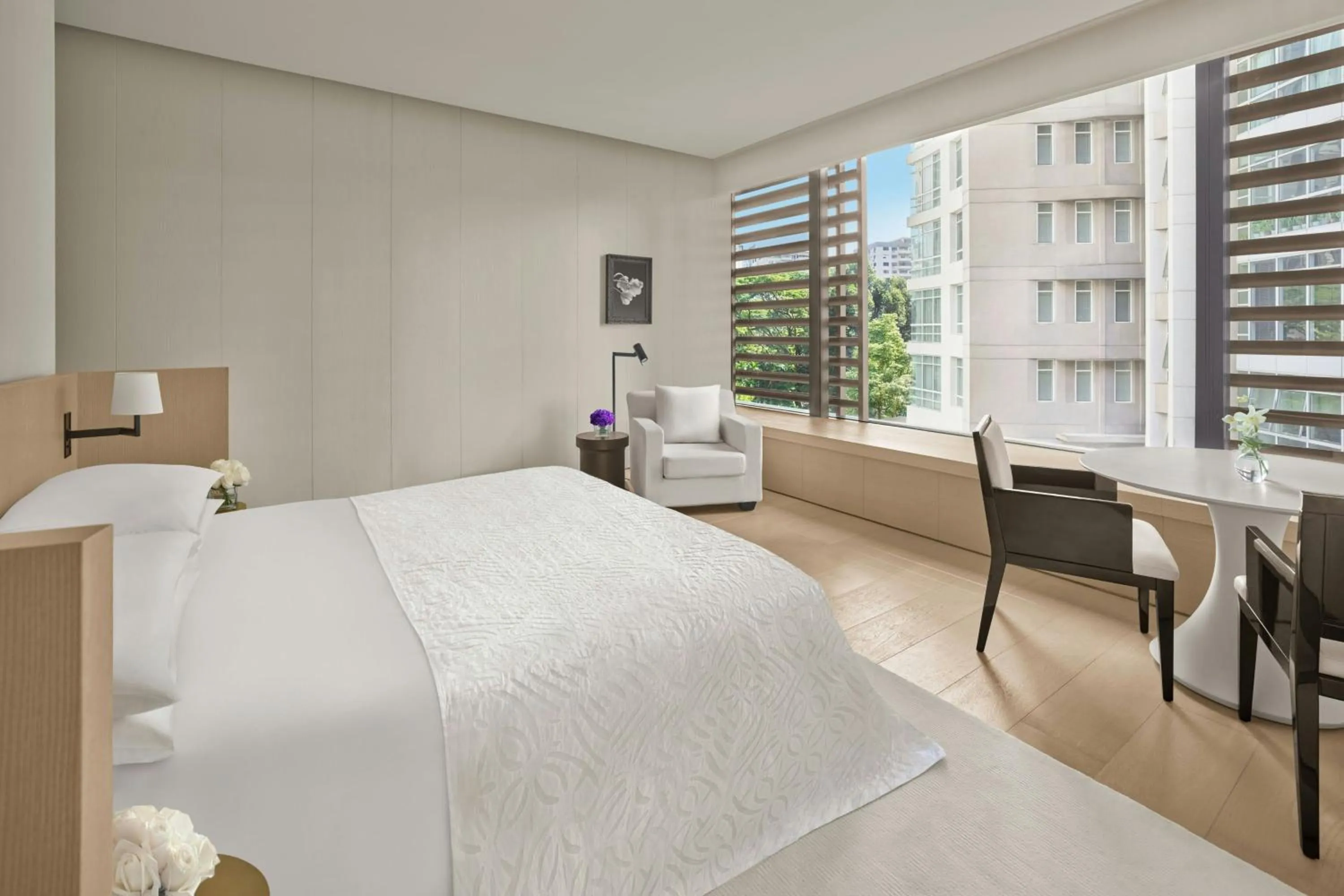 Photo of the whole room, Bed in The Singapore EDITION