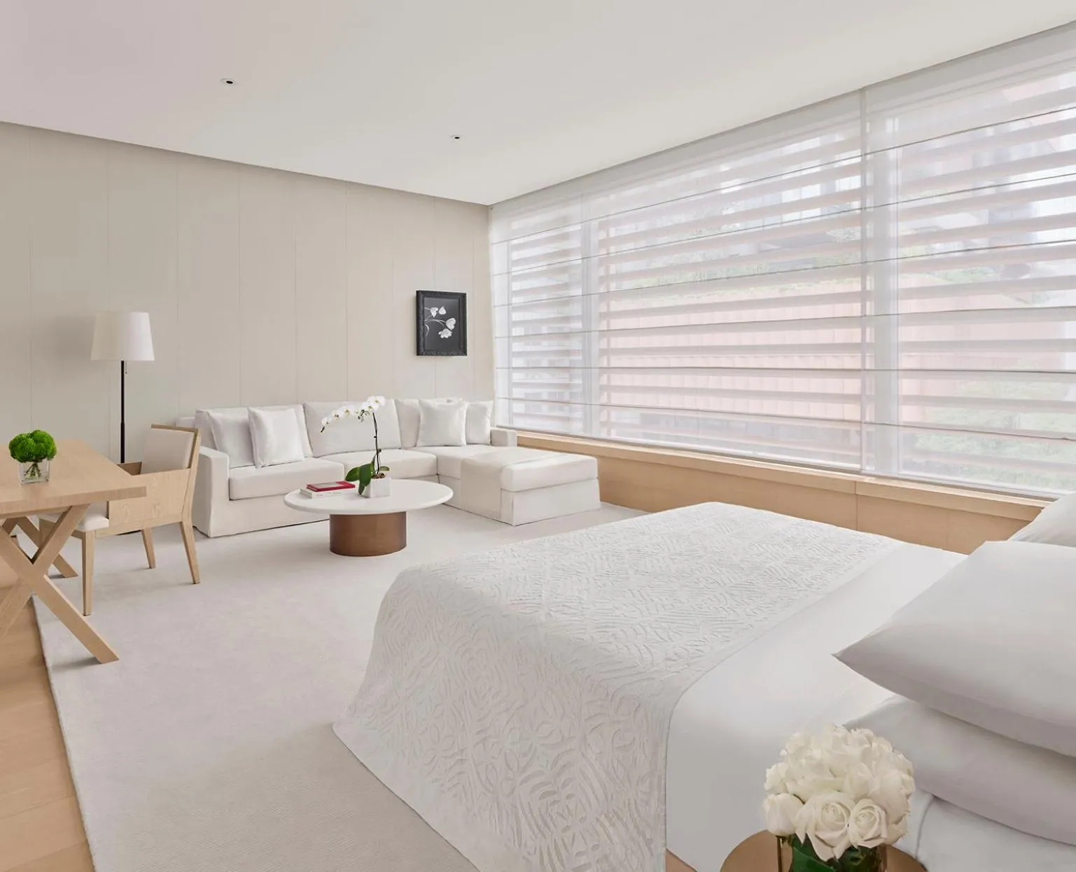 Photo of the whole room, Bed in The Singapore EDITION