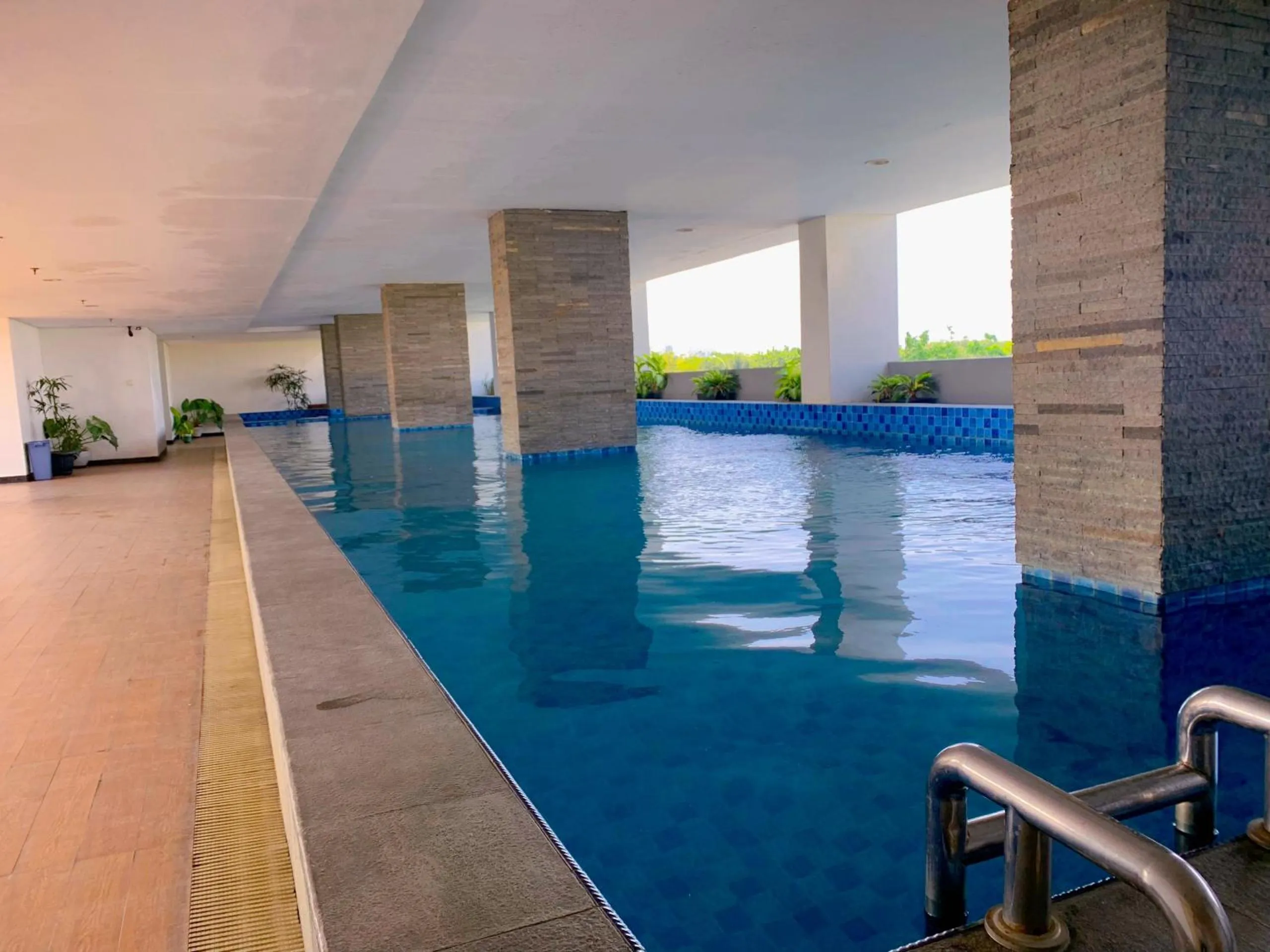 Swimming pool in Apartemen Poris 88 by Benchmark