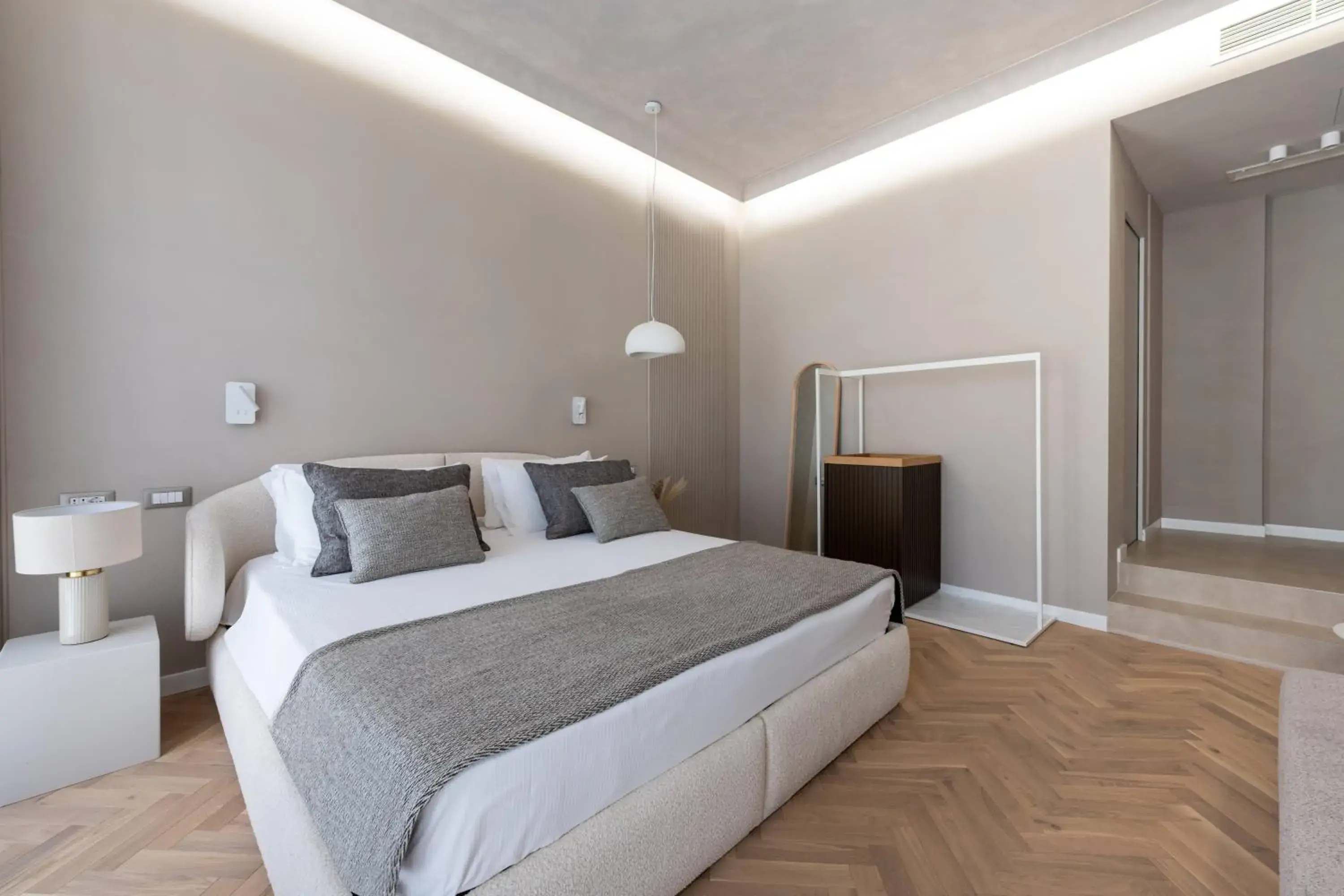 Bed in Duomo Collection Bed in Duomo Collection