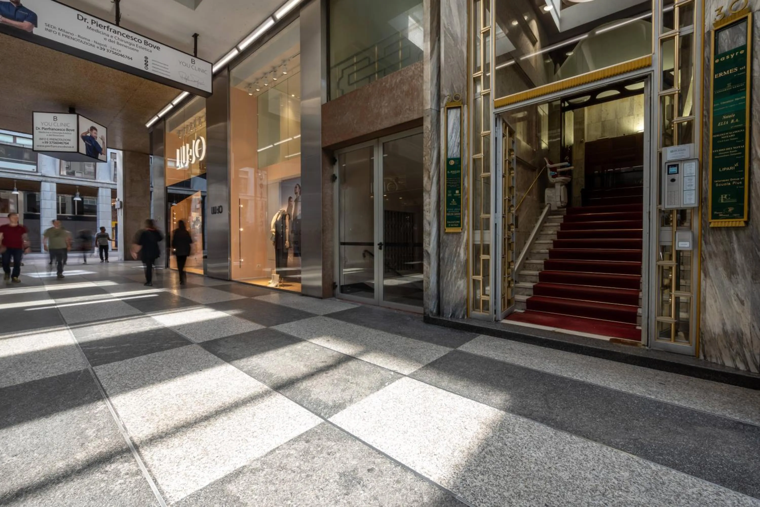 Facade/entrance in Duomo Collection