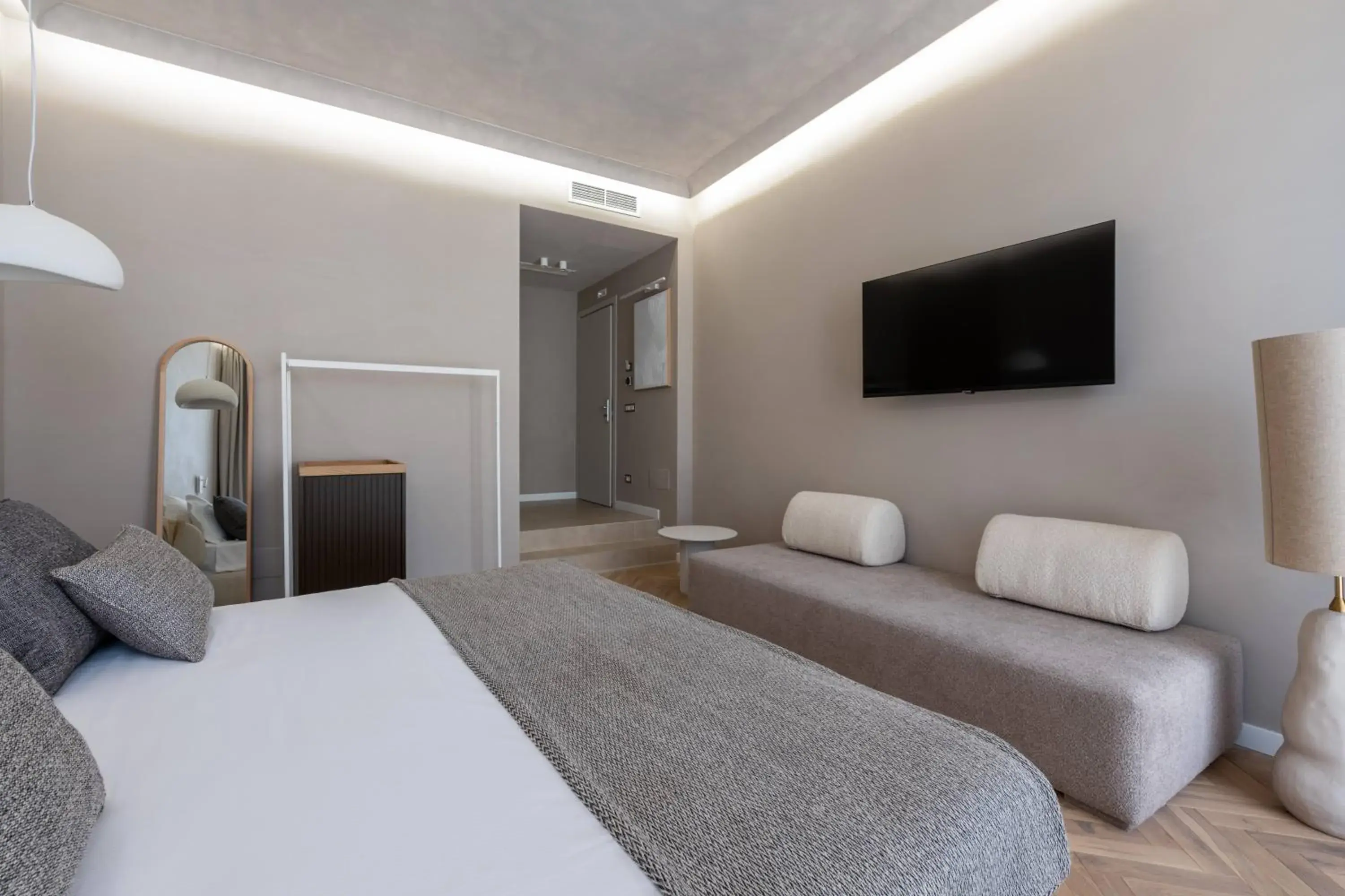 Bed in Duomo Collection Bed in Duomo Collection