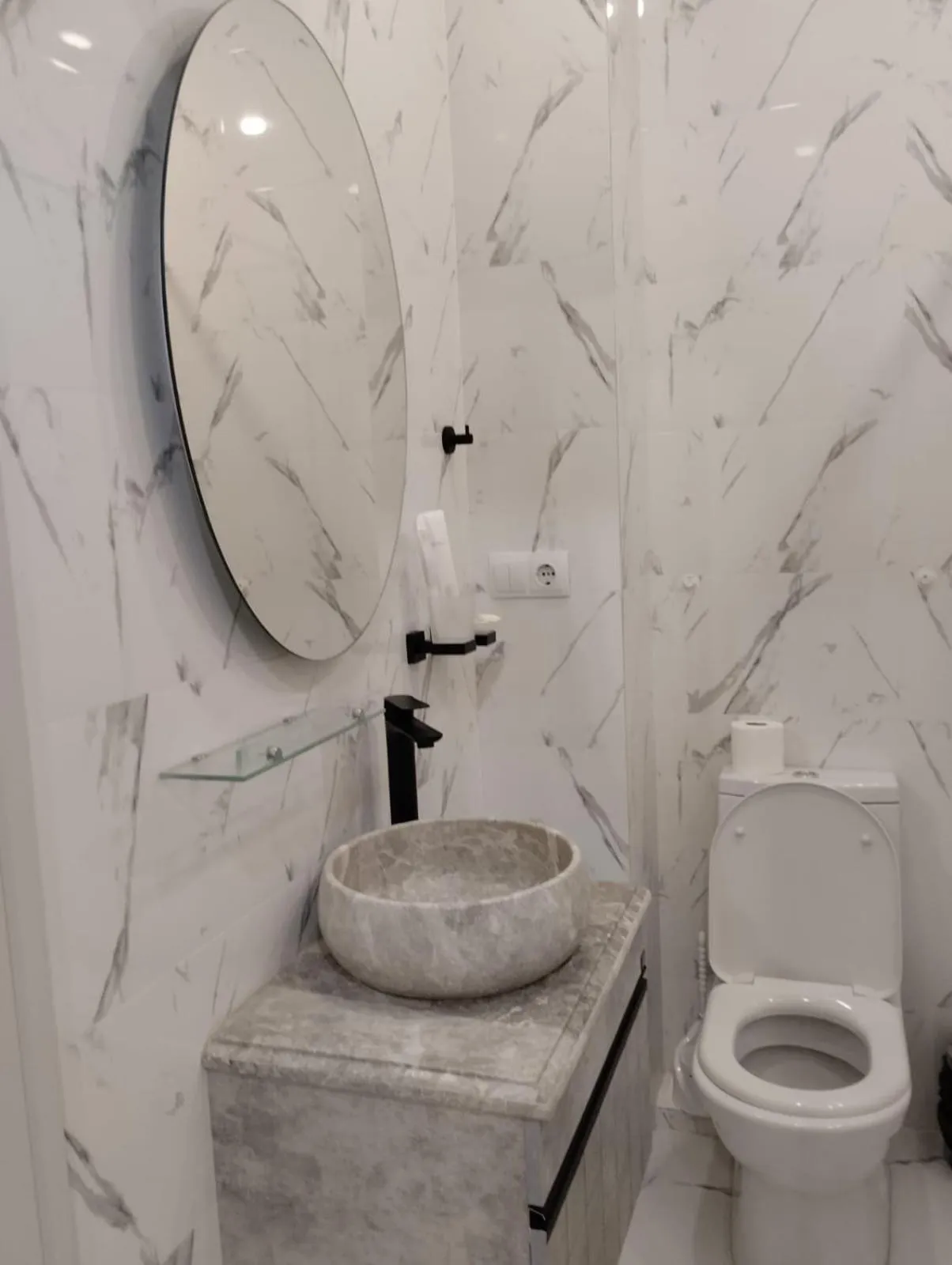 Bathroom in Sky by the river