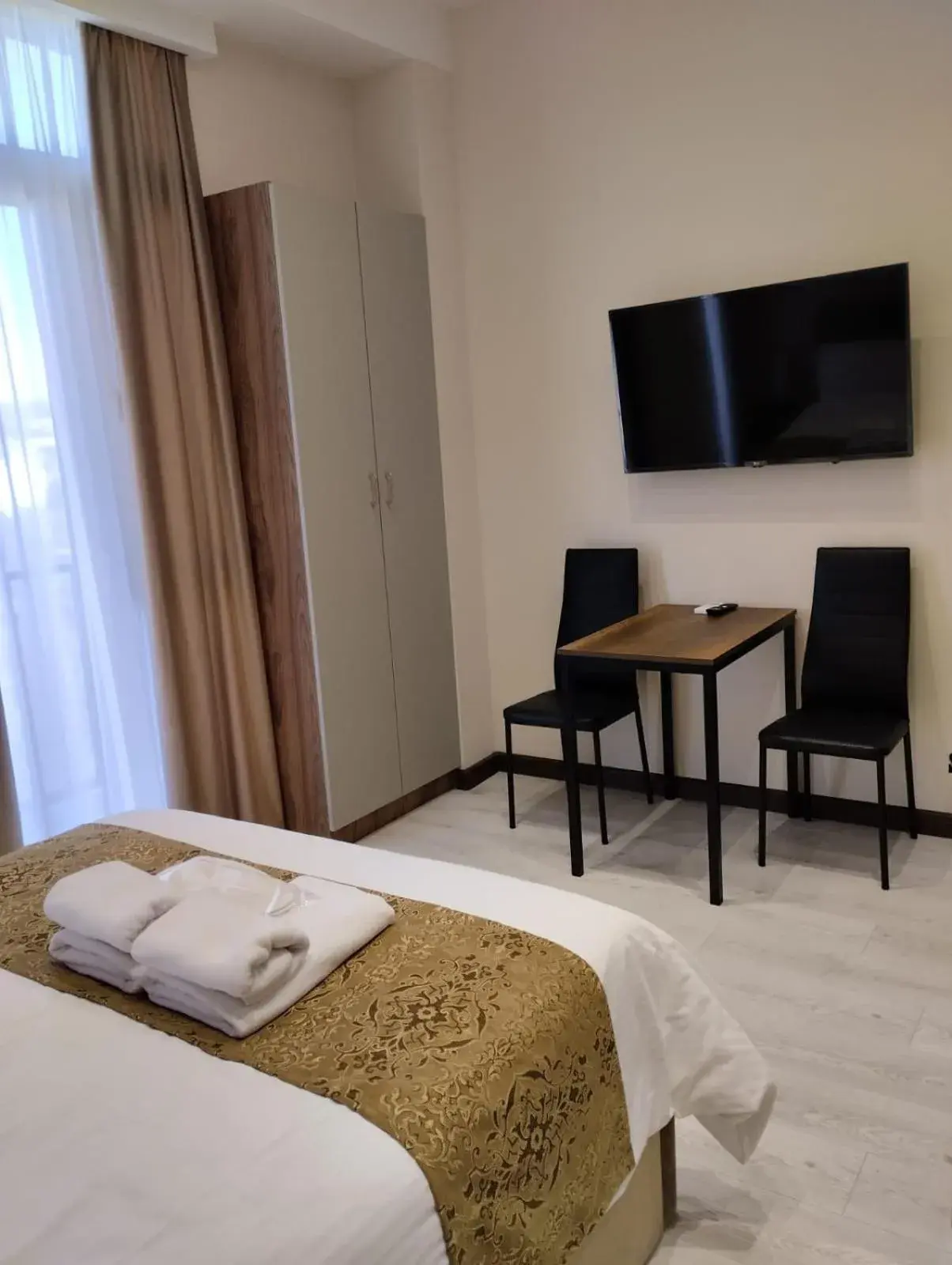 TV and multimedia, Bed in Sky by the river TV and multimedia, Bed in Sky by the river