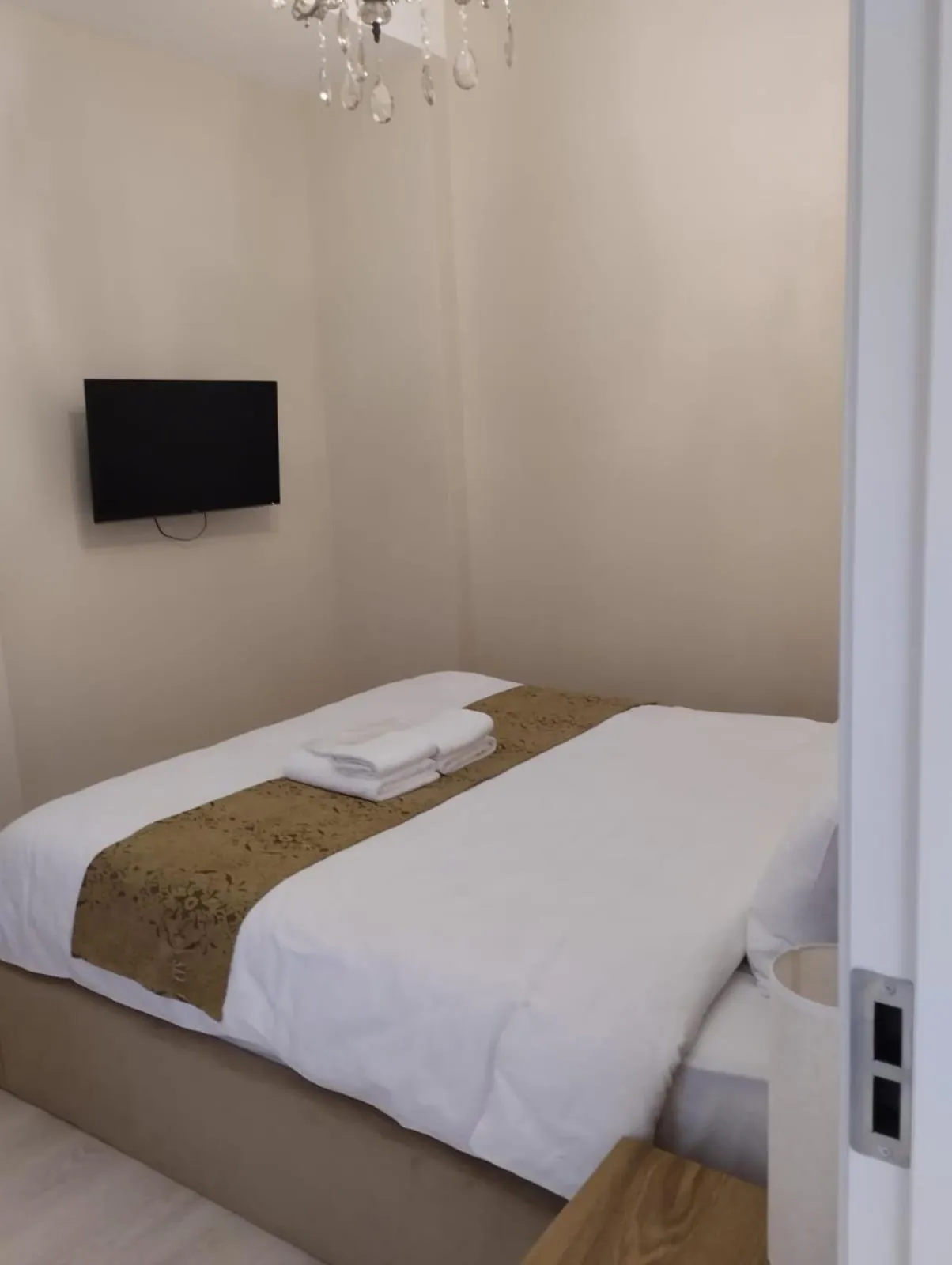 TV and multimedia, Bed in Sky by the river