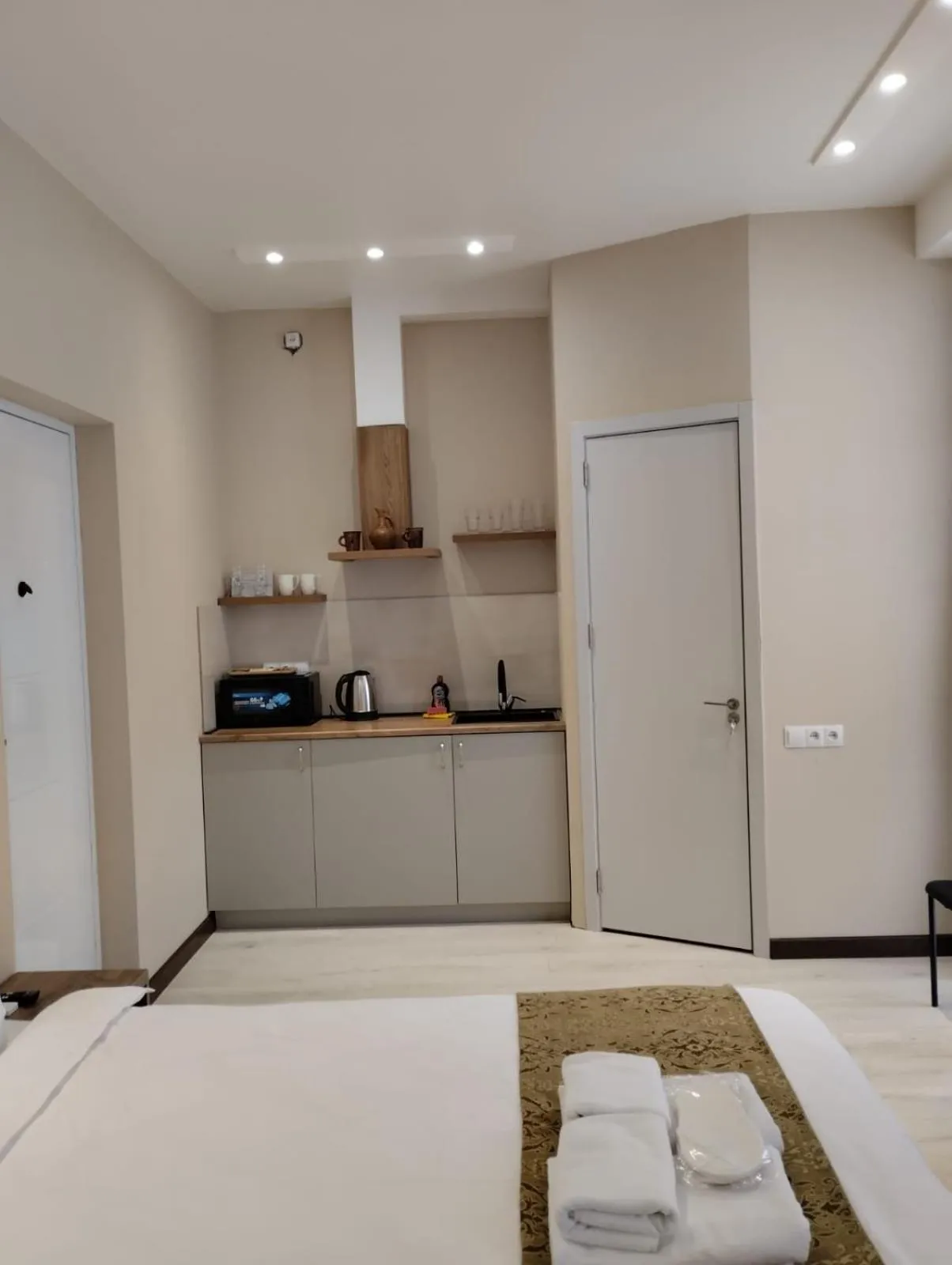 Kitchen or kitchenette, Bed in Sky by the river