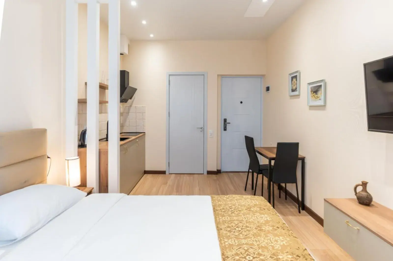 Dining area, Bed in Sky by the river Dining area, Bed in Sky by the river