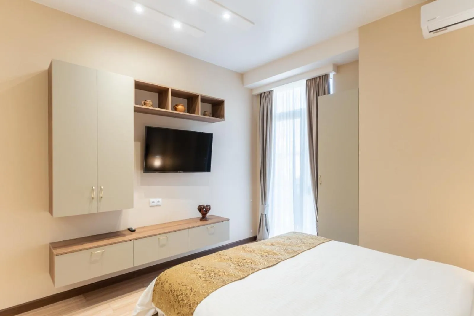 TV and multimedia, Bed in Sky by the river