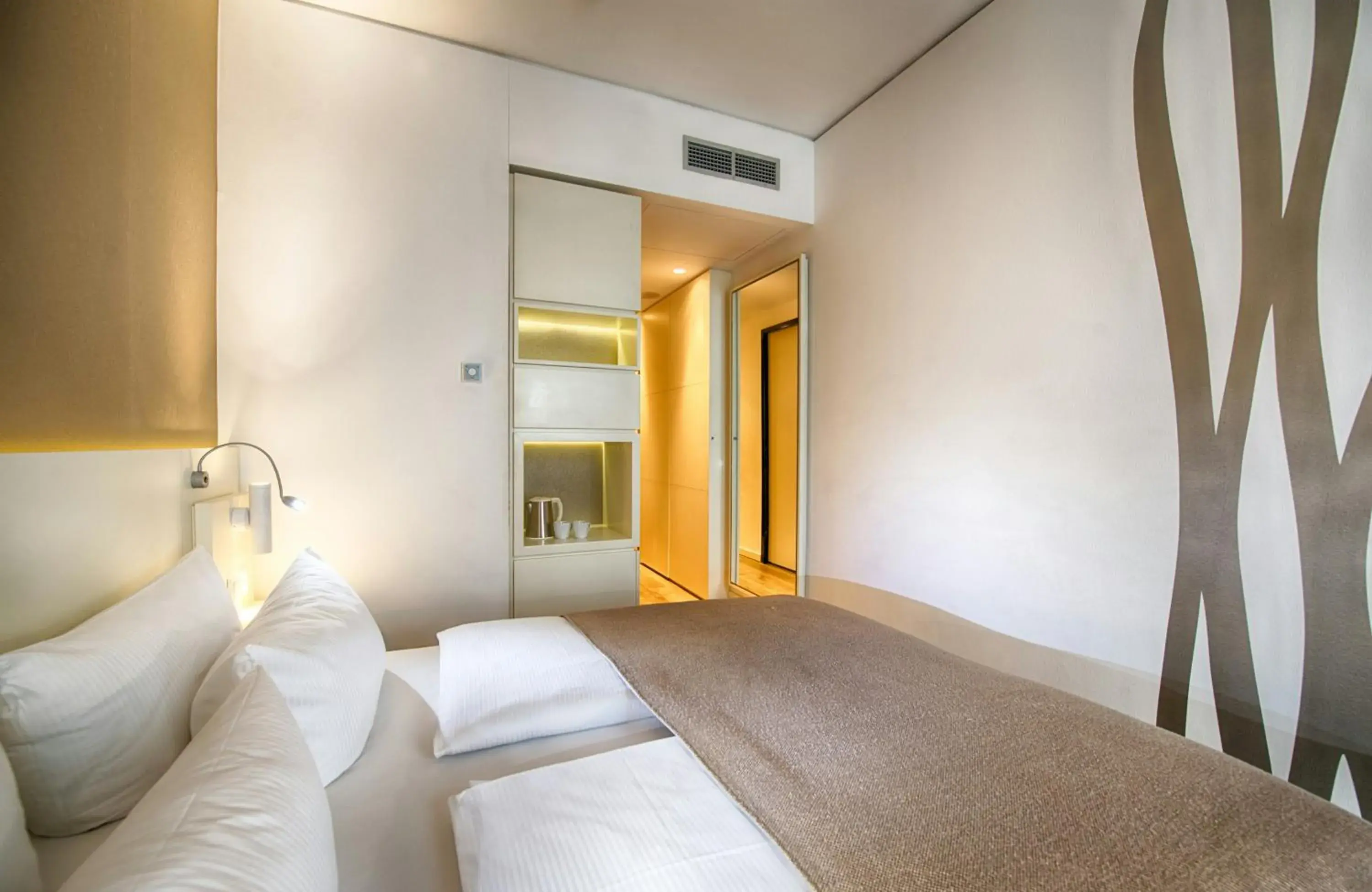 Photo of the whole room, Bed in Leonardo Hotel Berlin Mitte Photo of the whole room, Bed in Leonardo Hotel Berlin Mitte