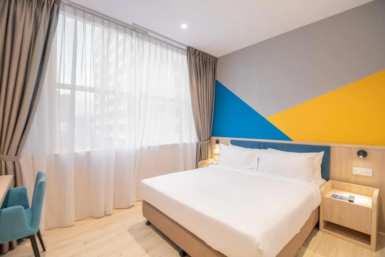 Standard Queen - single occupancy in Fives Hotel Meldrum