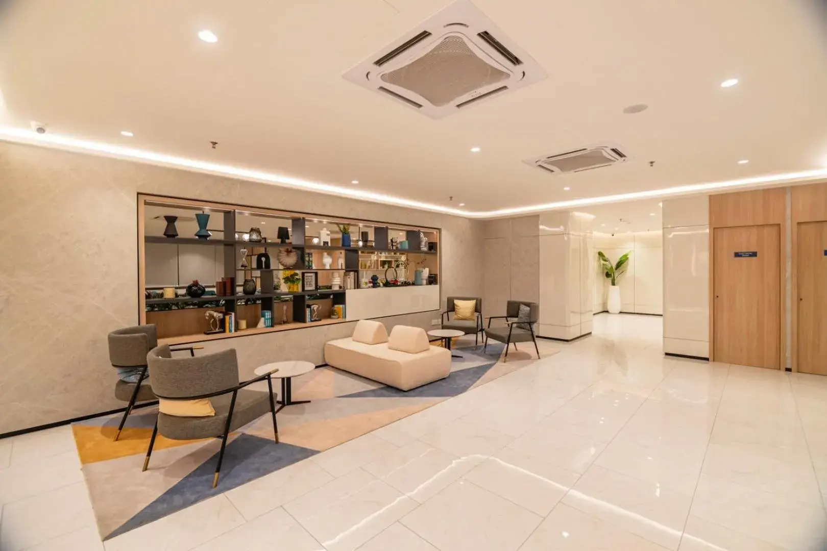 Lobby or reception in Fives Hotel Meldrum Lobby or reception in Fives Hotel Meldrum