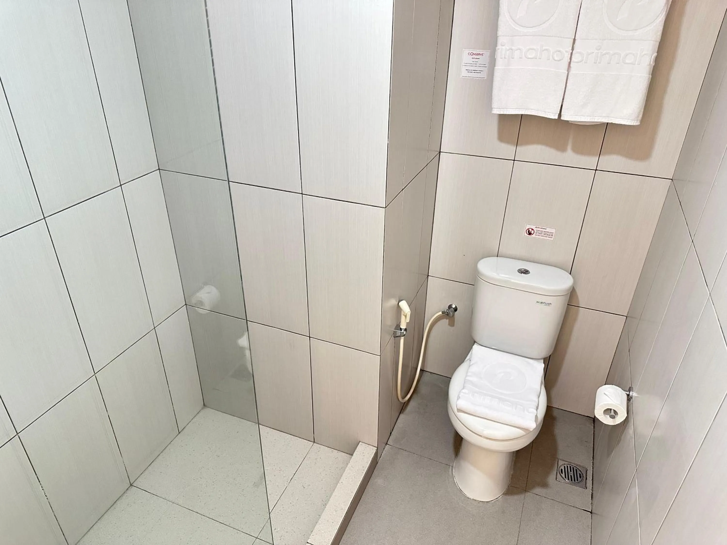 Bathroom in d'primahotel Jemursari Surabaya