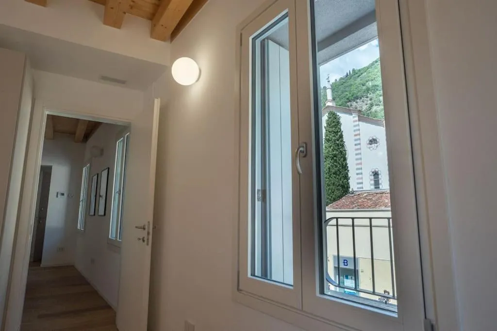 City view in Modern Apartment Lungolago di Como
