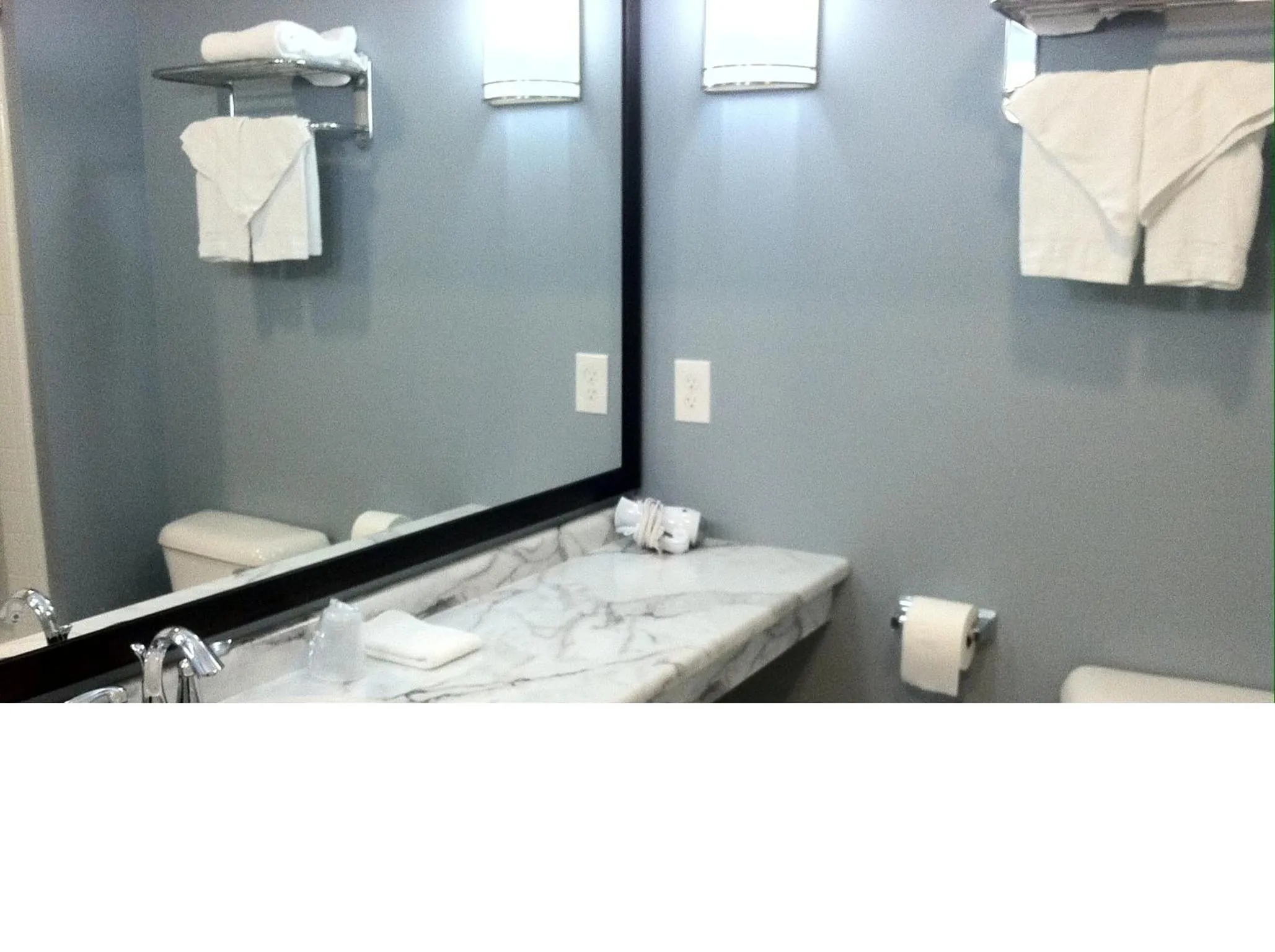 Bathroom in Starlight Inn