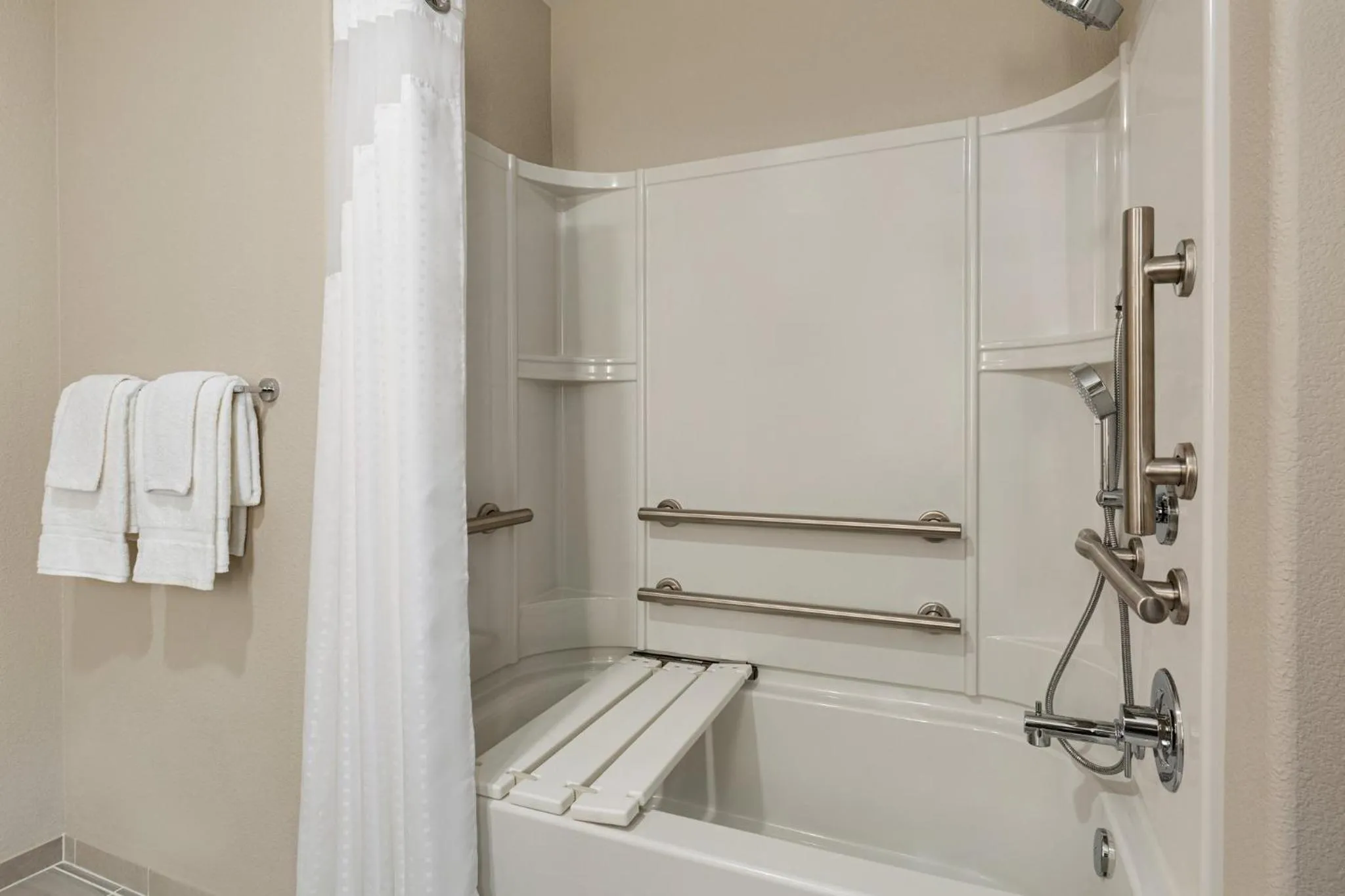 Photo of the whole room in Holiday Inn Express & Suites Hayward - Castro Valley by IHG