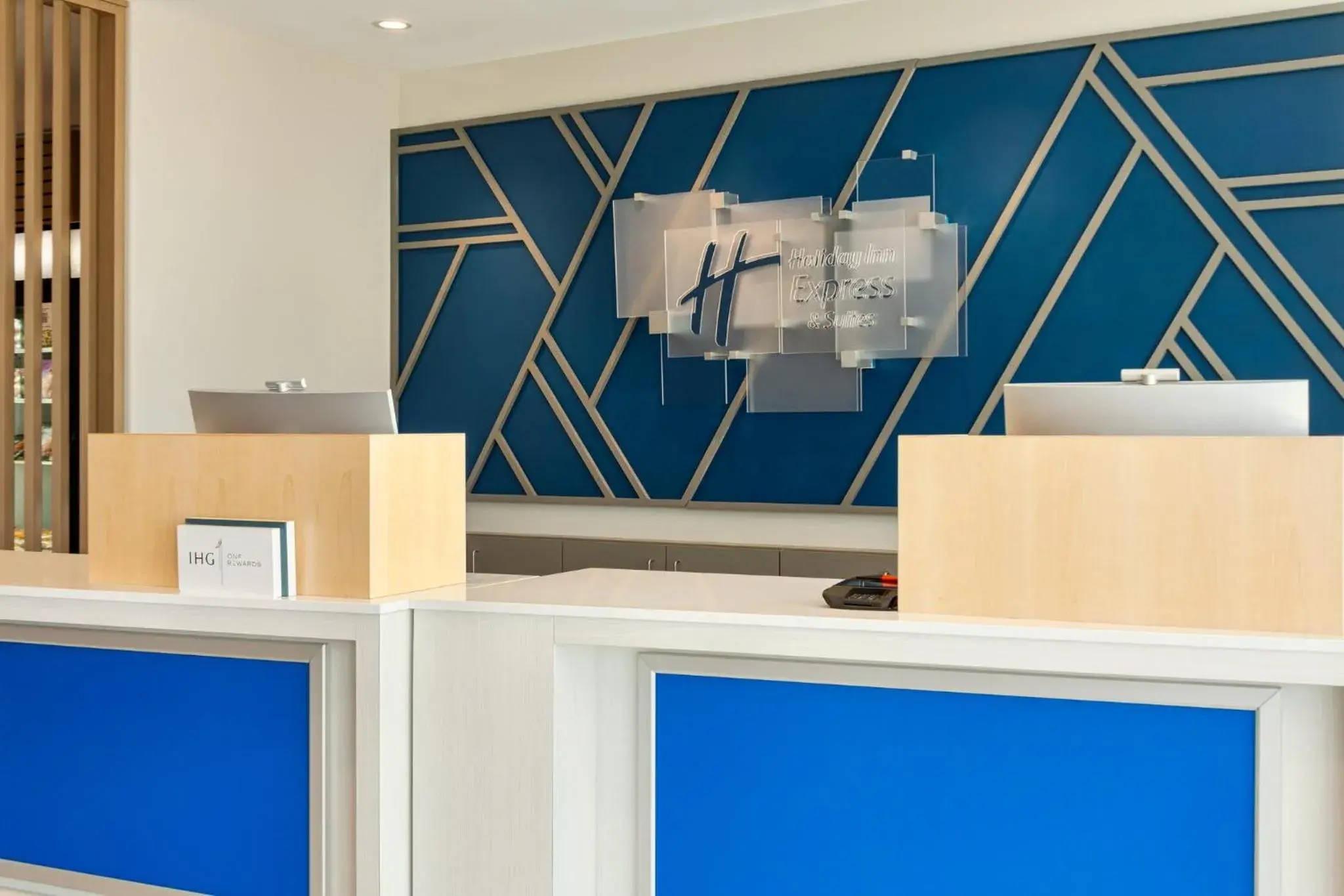 Property building in Holiday Inn Express & Suites Hayward - Castro Valley by IHG Property building in Holiday Inn Express & Suites Hayward - Castro Valley by IHG