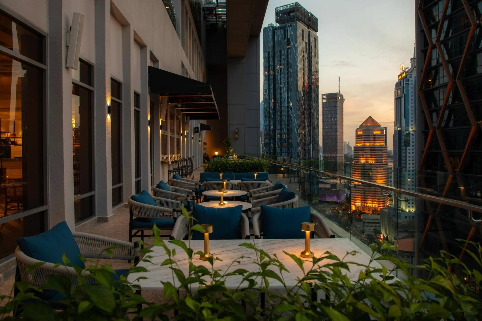 Lounge or bar in Crowne Plaza Kuala Lumpur City Centre by IHG