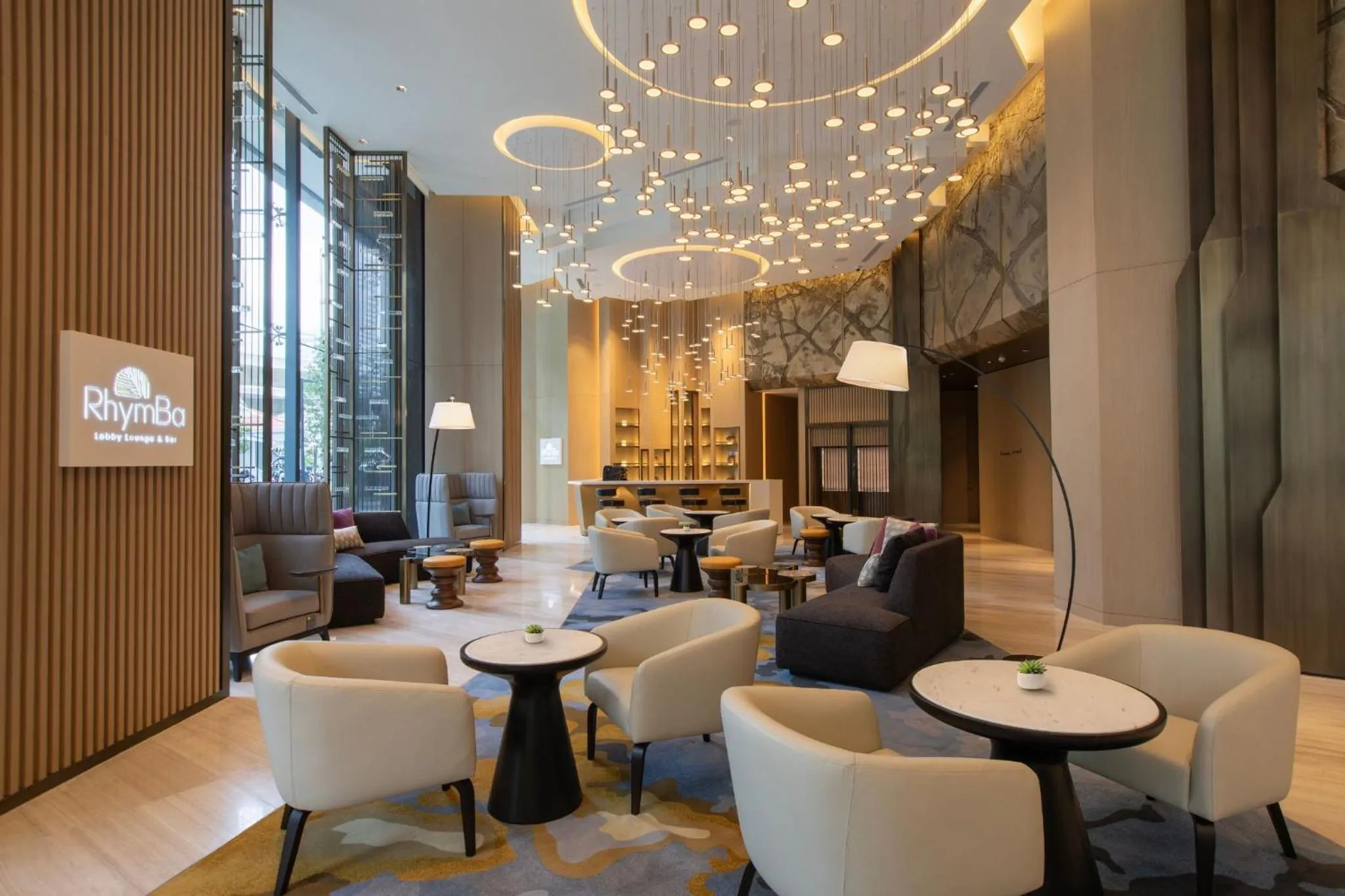 Lounge or bar in Crowne Plaza Kuala Lumpur City Centre by IHG