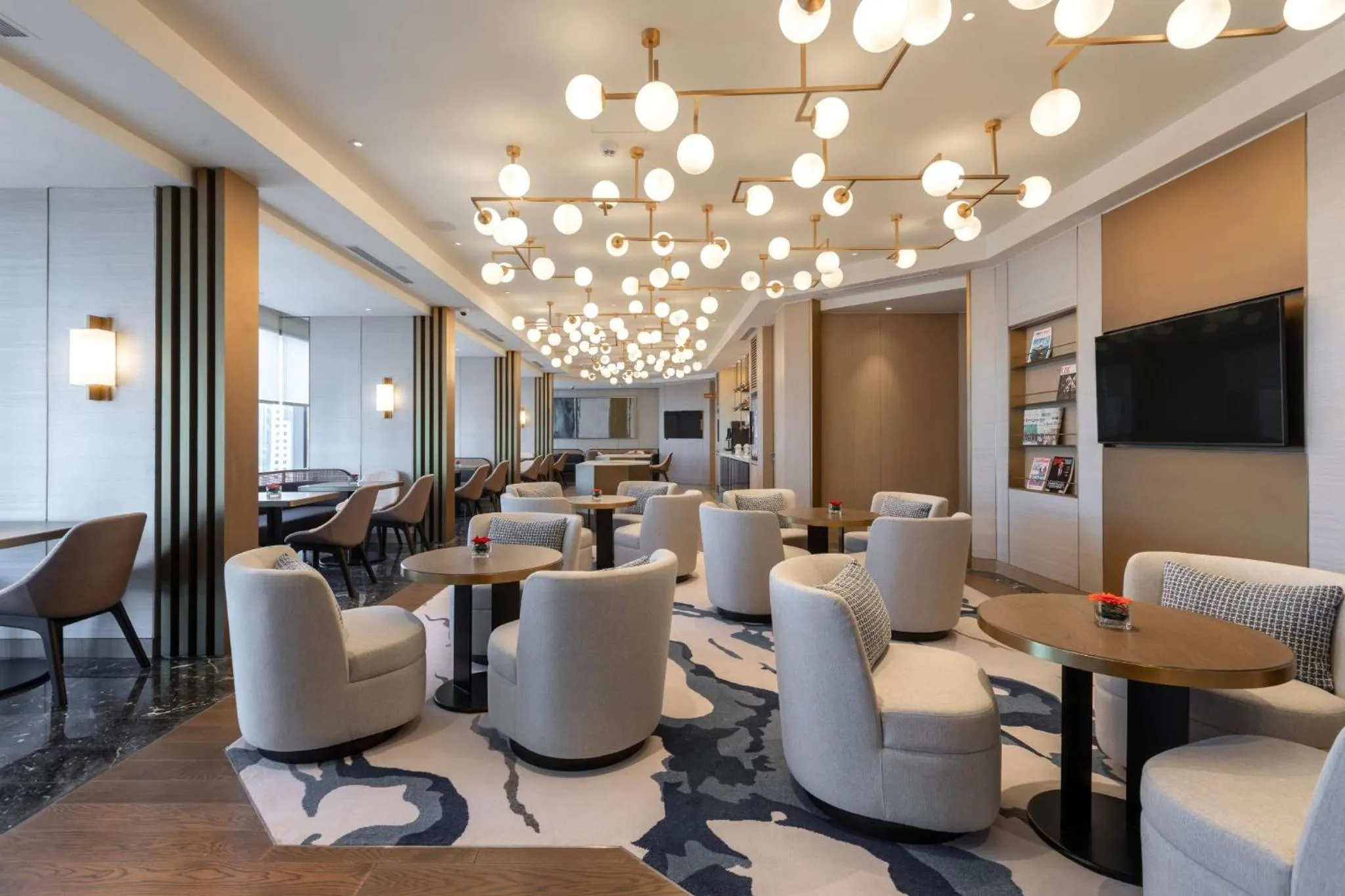 Lounge or bar in Crowne Plaza Kuala Lumpur City Centre by IHG