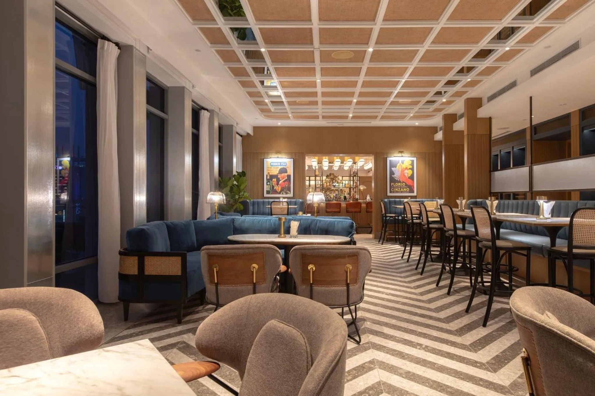 Lounge or bar in Crowne Plaza Kuala Lumpur City Centre by IHG