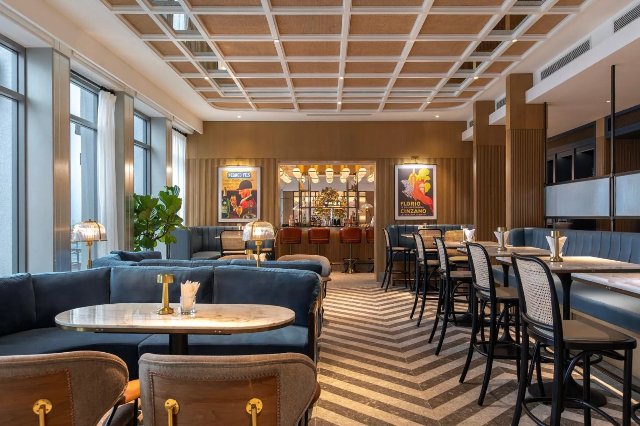 Lounge or bar in Crowne Plaza Kuala Lumpur City Centre by IHG