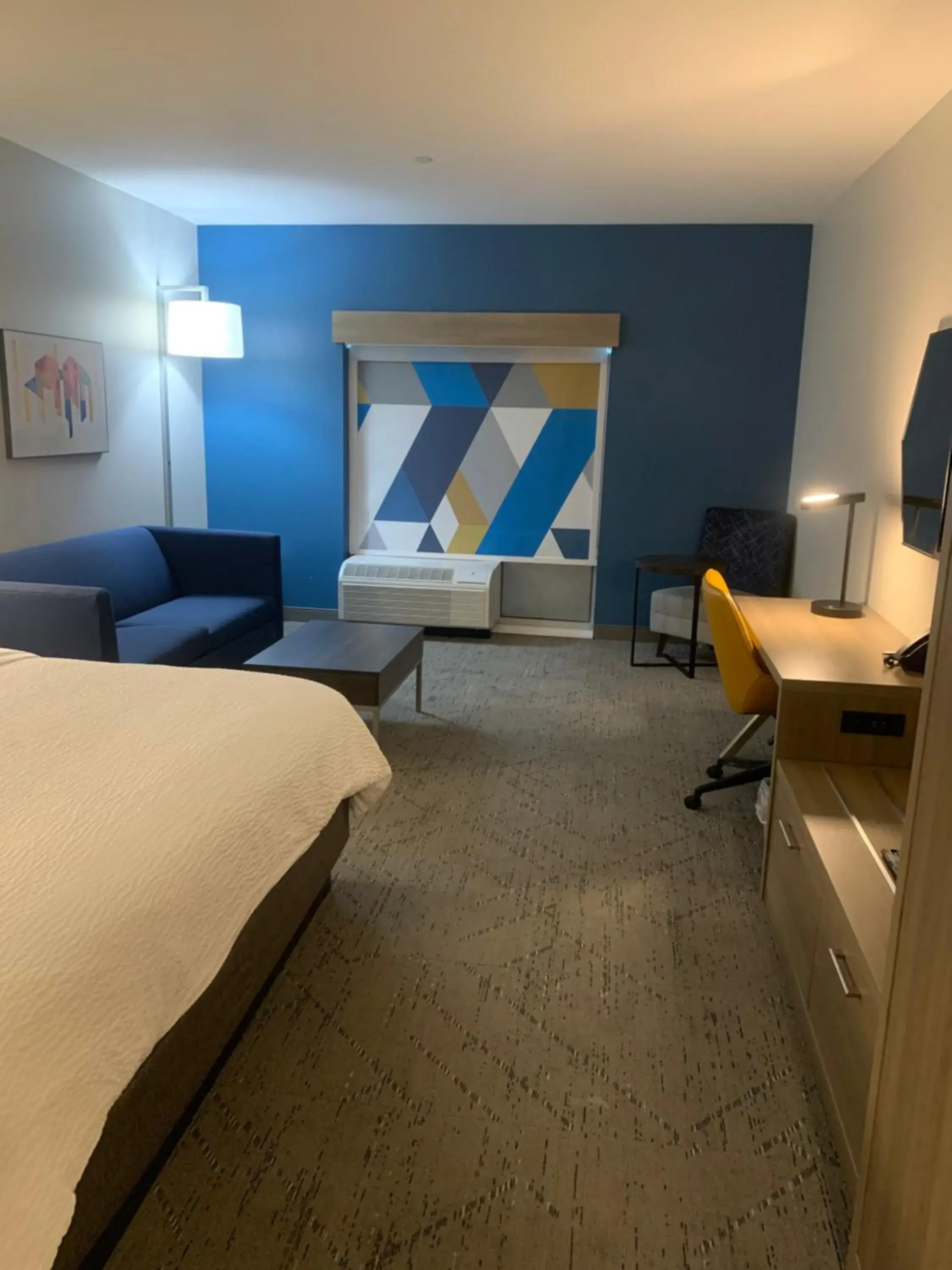 Bed in Holiday Inn Express Jesup by IHG Bed in Holiday Inn Express Jesup by IHG