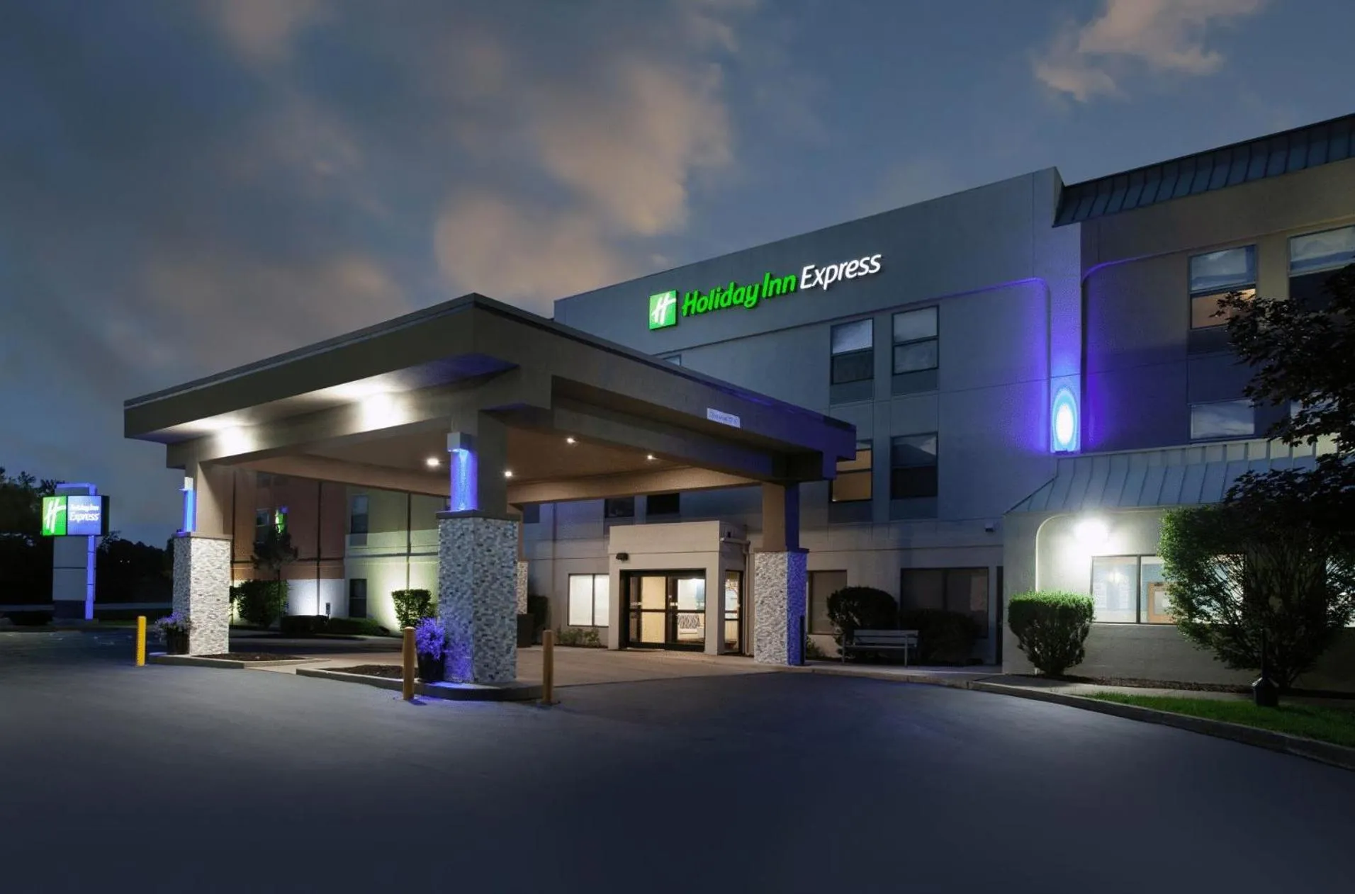 Property building in Holiday Inn Express Fremont by IHG