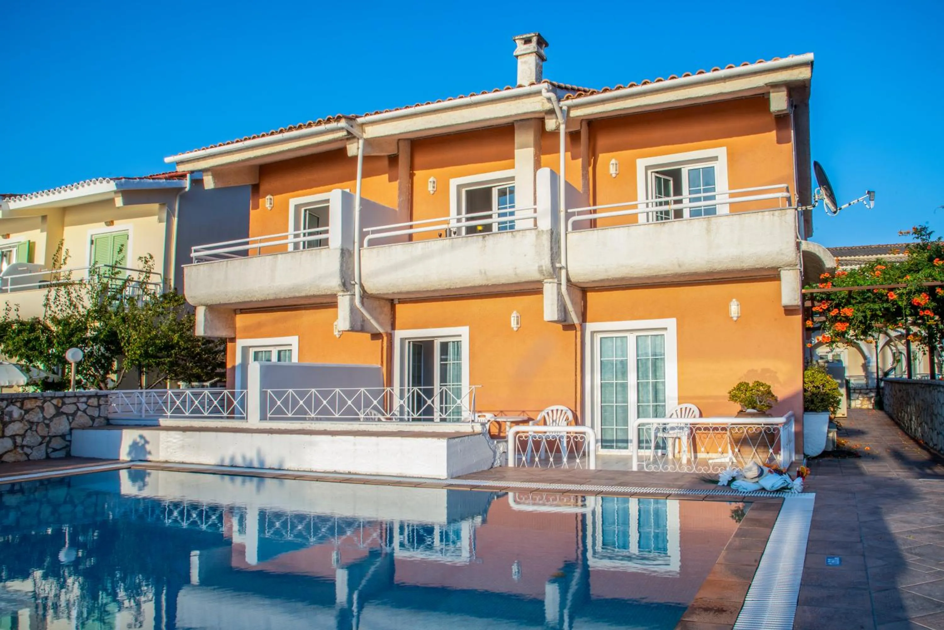 Property building in Villa Nelli
