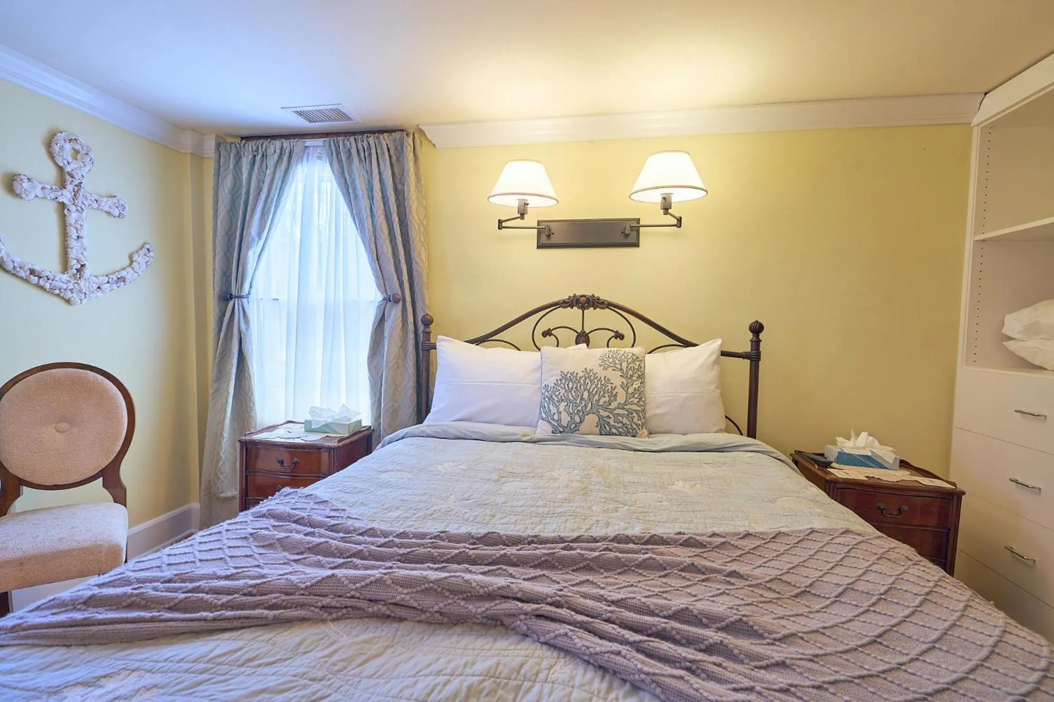 Bed in Scranton Seahorse Inn