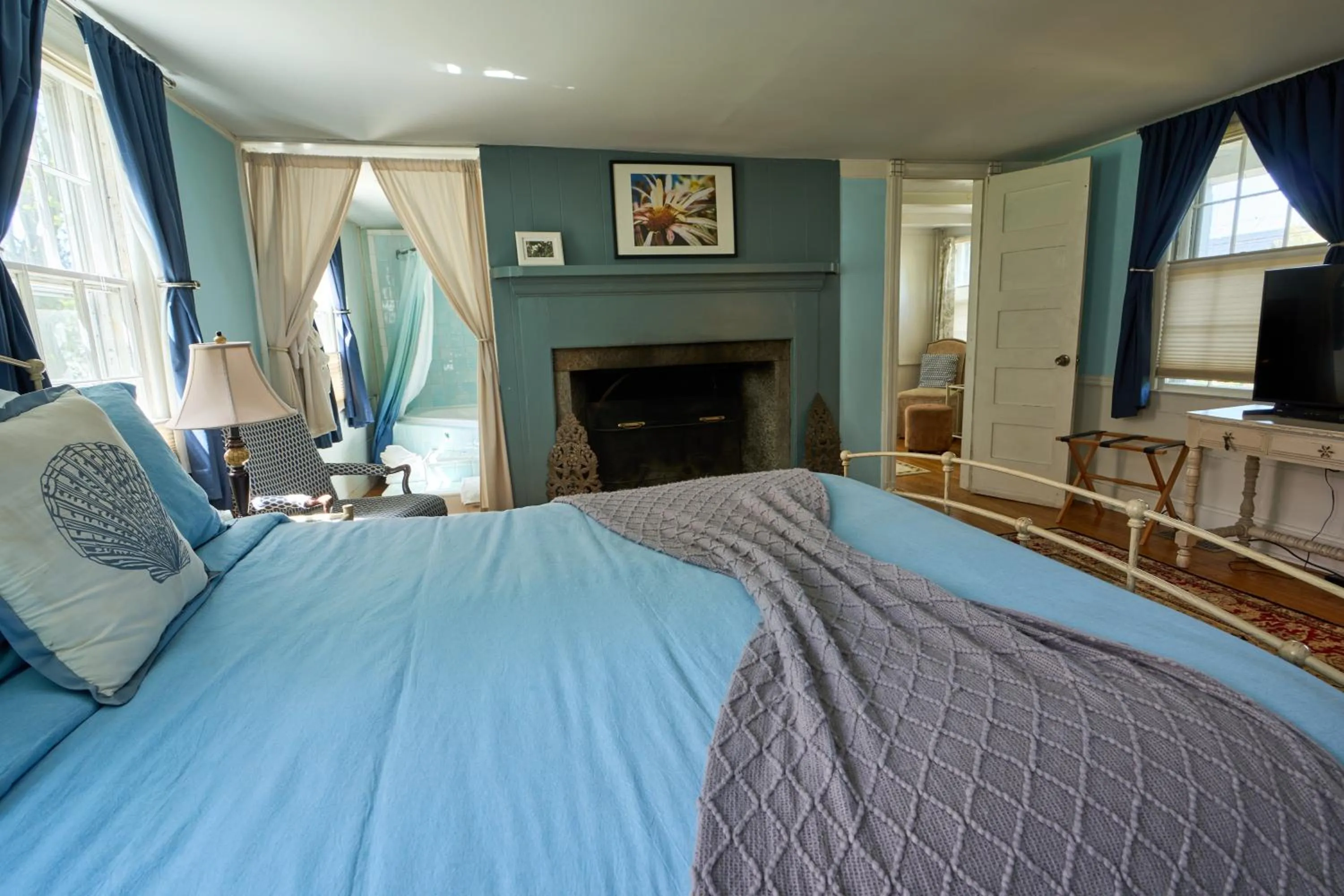 Bed in Scranton Seahorse Inn